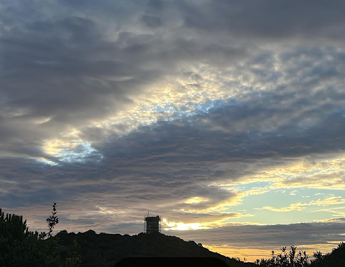 Ciel tourmenté au-dessus de la tour de Fautea (Christelle Galea)