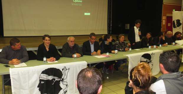 Le bureau d'Inseme per Bastia autour du maire de Bastia, Pierre Savelli.