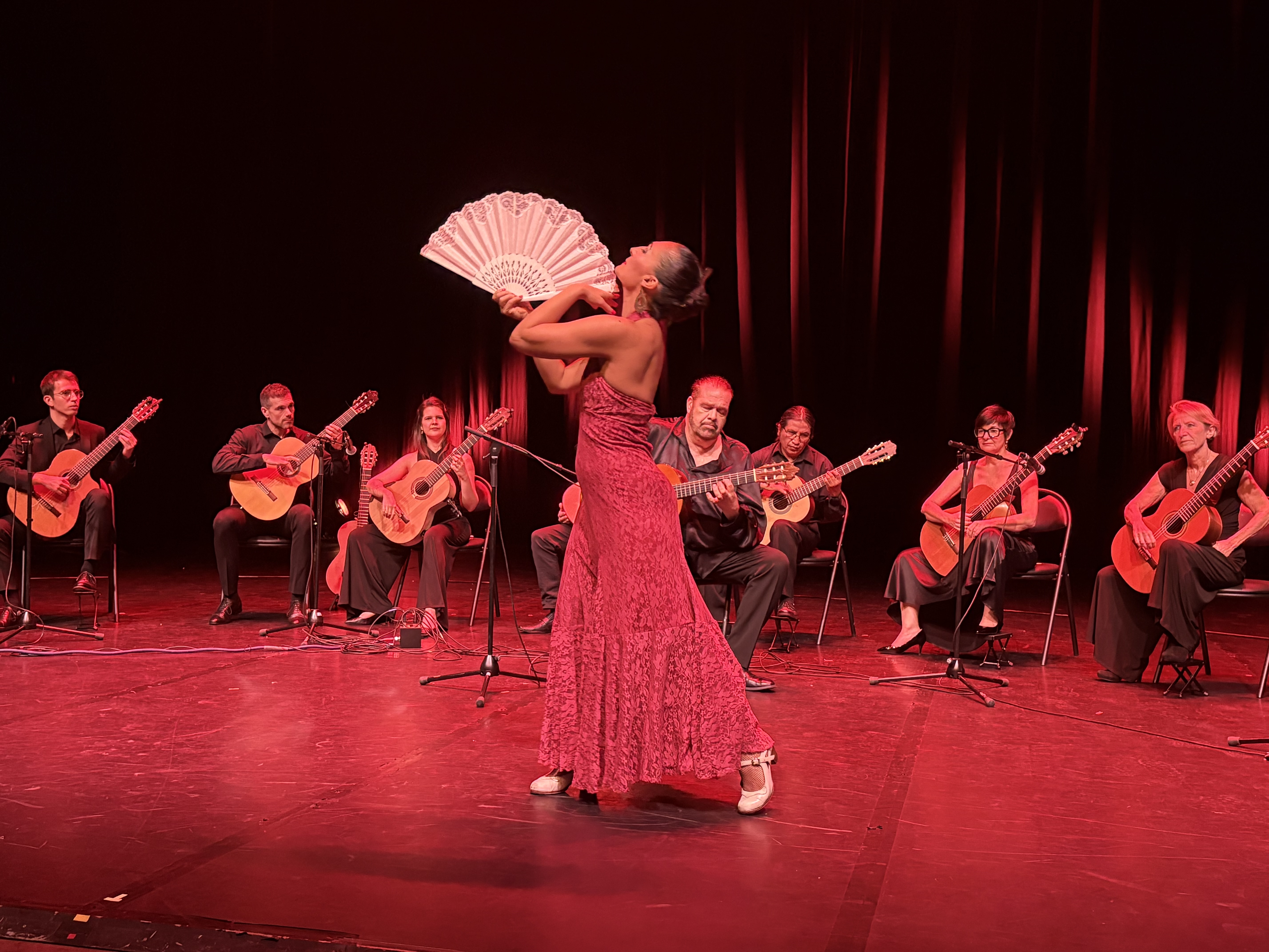 L'orchestre de guitares de Barcelone.