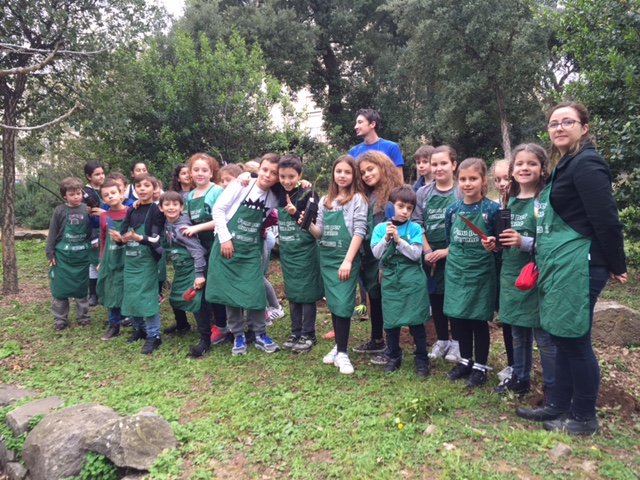 « Plus d’arbres, plus de  vie » : les enfants de l’école Calloni de Bastia plantent 37 arbres 
