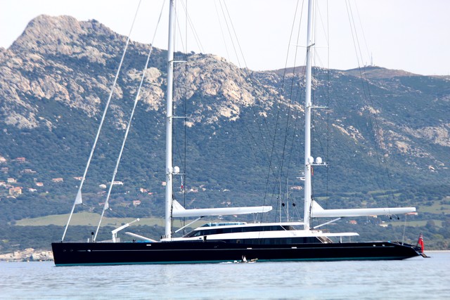 Escale calvaise pour le "S.Y Aquijo", luxueux yacht de 86 mètres