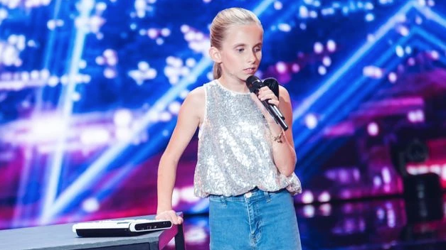Vic, 12 ans, révélation de "La France a un incroyable talent", déjà adoptée par la Corse