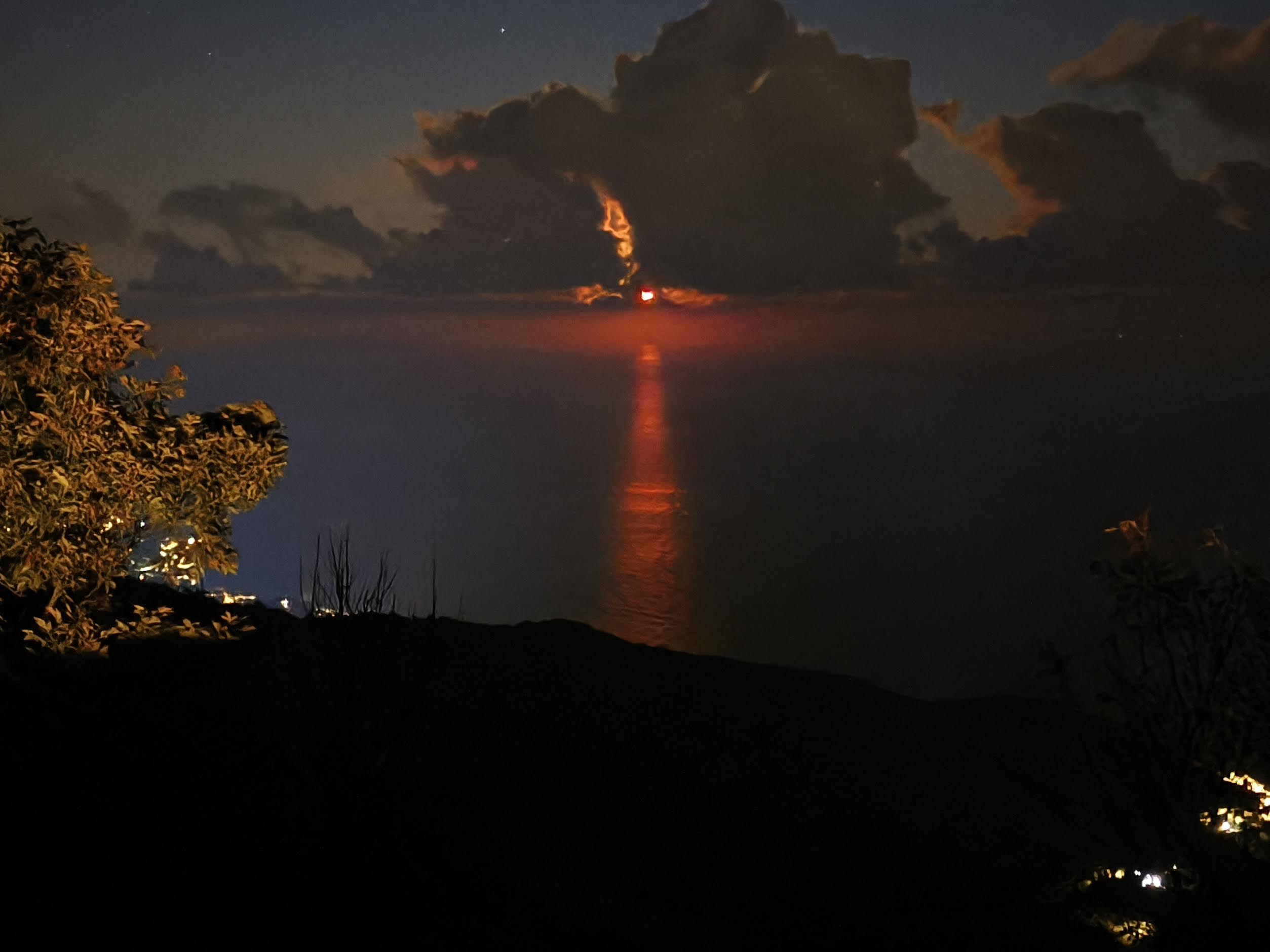 A màghjina - Luna Rossa nantu à u mare tirrenu