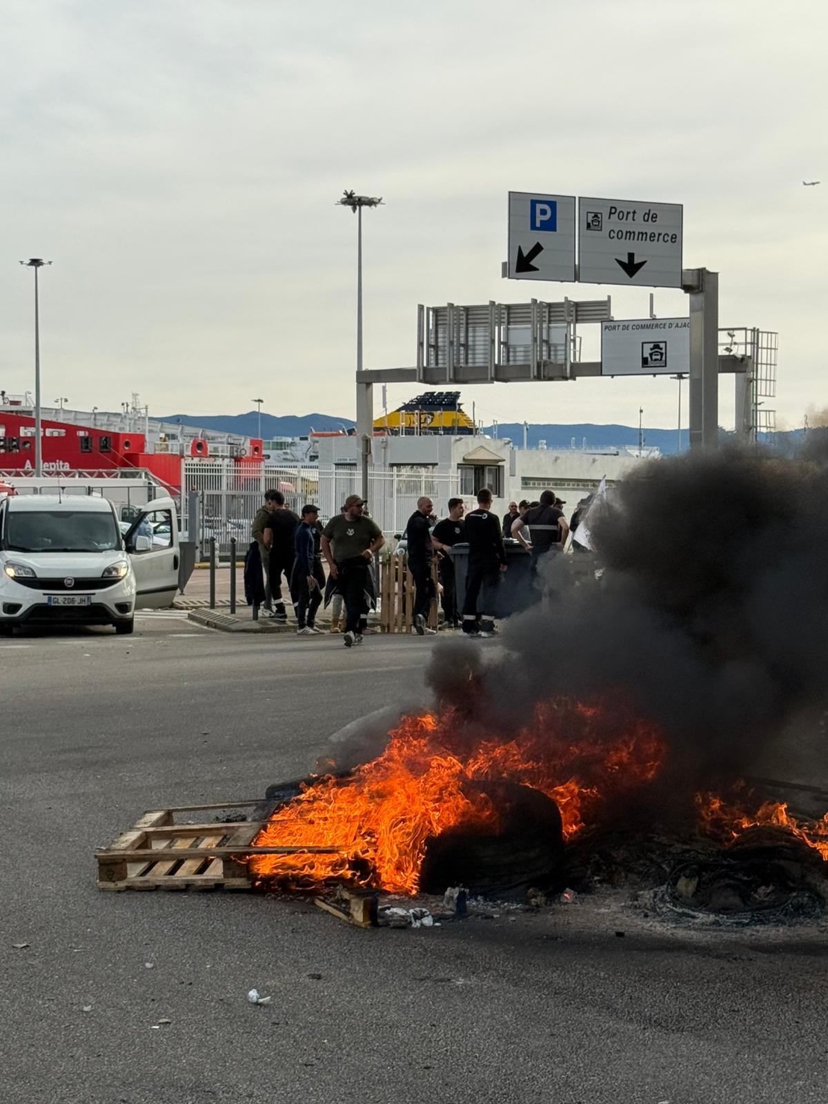 Ajaccio : les marins maintiennent la pression contre la nouvelle triangulaire de la Corsica Ferries