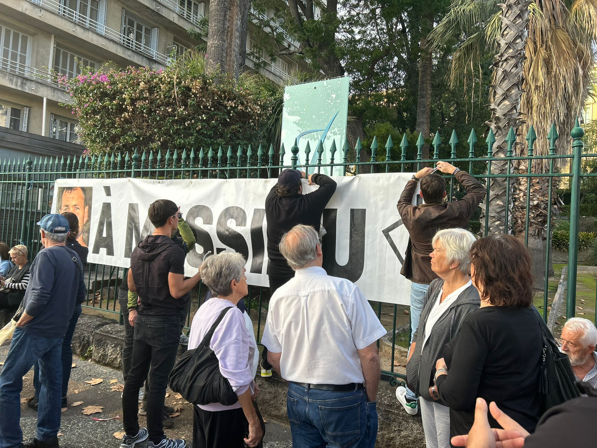  "Assassini, Maffiosi, Fora" : à Ajaccio et Bastia, plusieurs centaines de personnes disent non à la mafia