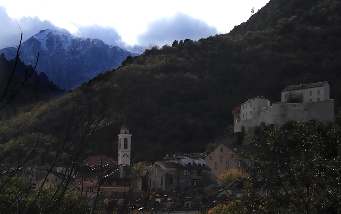 Corte - L’hiver s’installe avec la première neige sur le Monte Ritondu