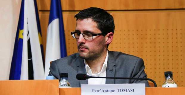 Petr’Antone Tomasi, le président du groupe Corsica Libera à l’Assemblée de Corse, présent à la réunion sur le foncier.