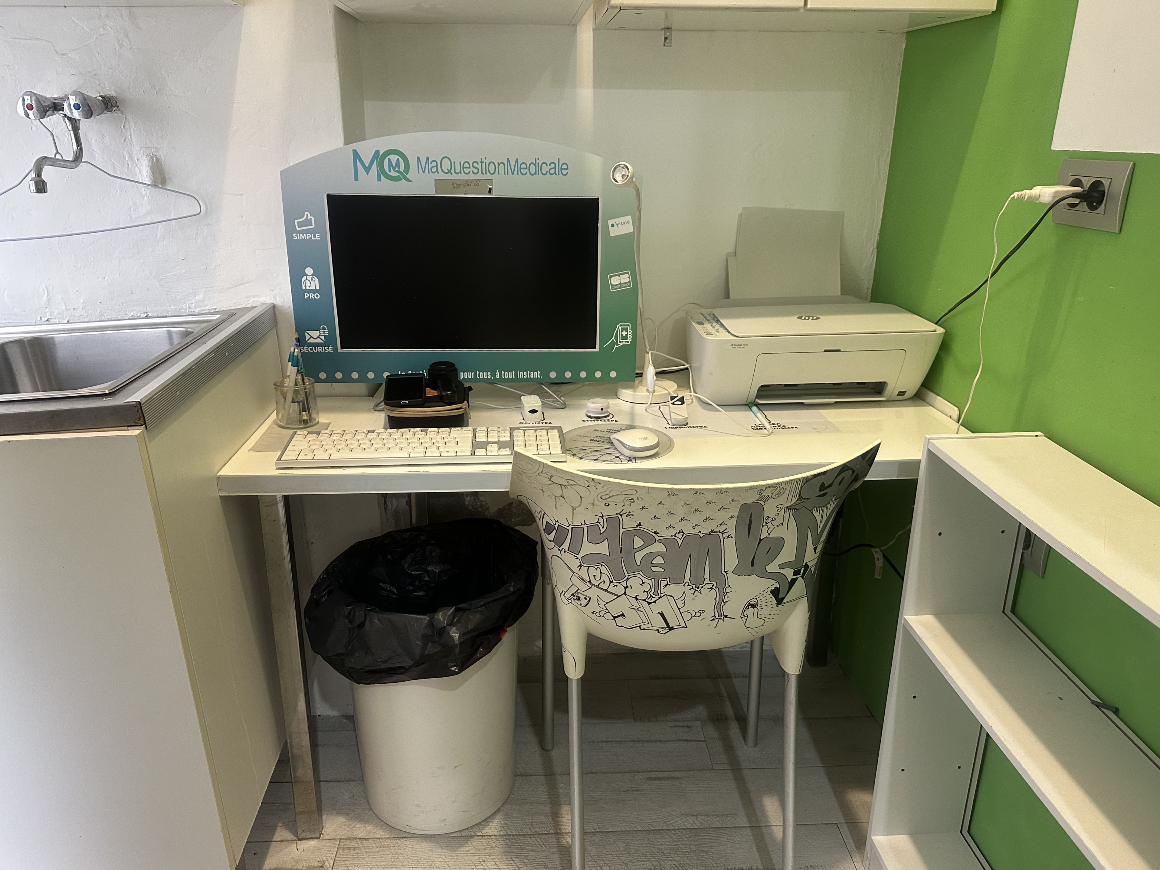 Certaines pharmacies proposent désormais des téléconsultations avec des médecins généralistes et spécialistes