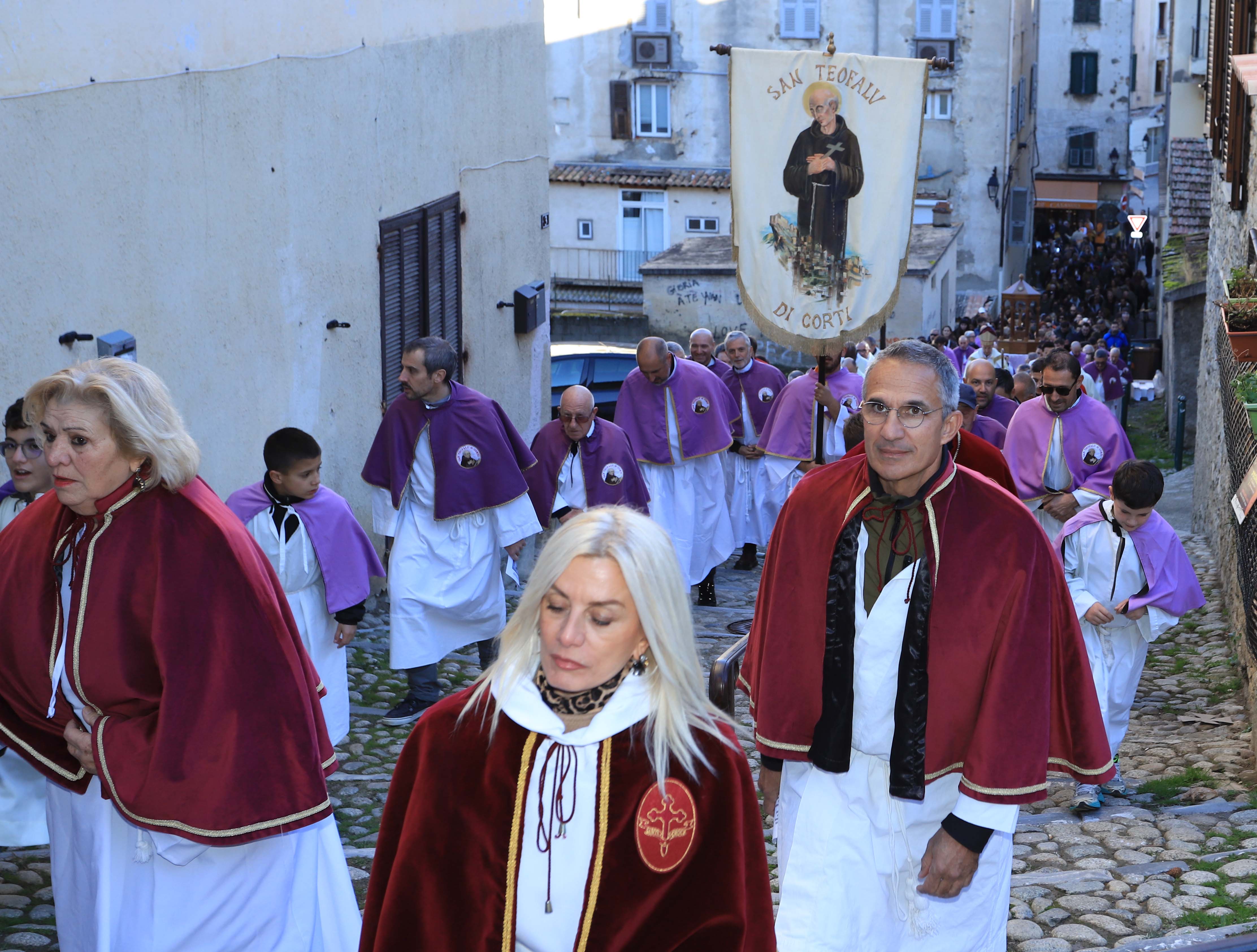 Corte - La statue de San Teofalu inaugurée par le Cardinal Bustillo