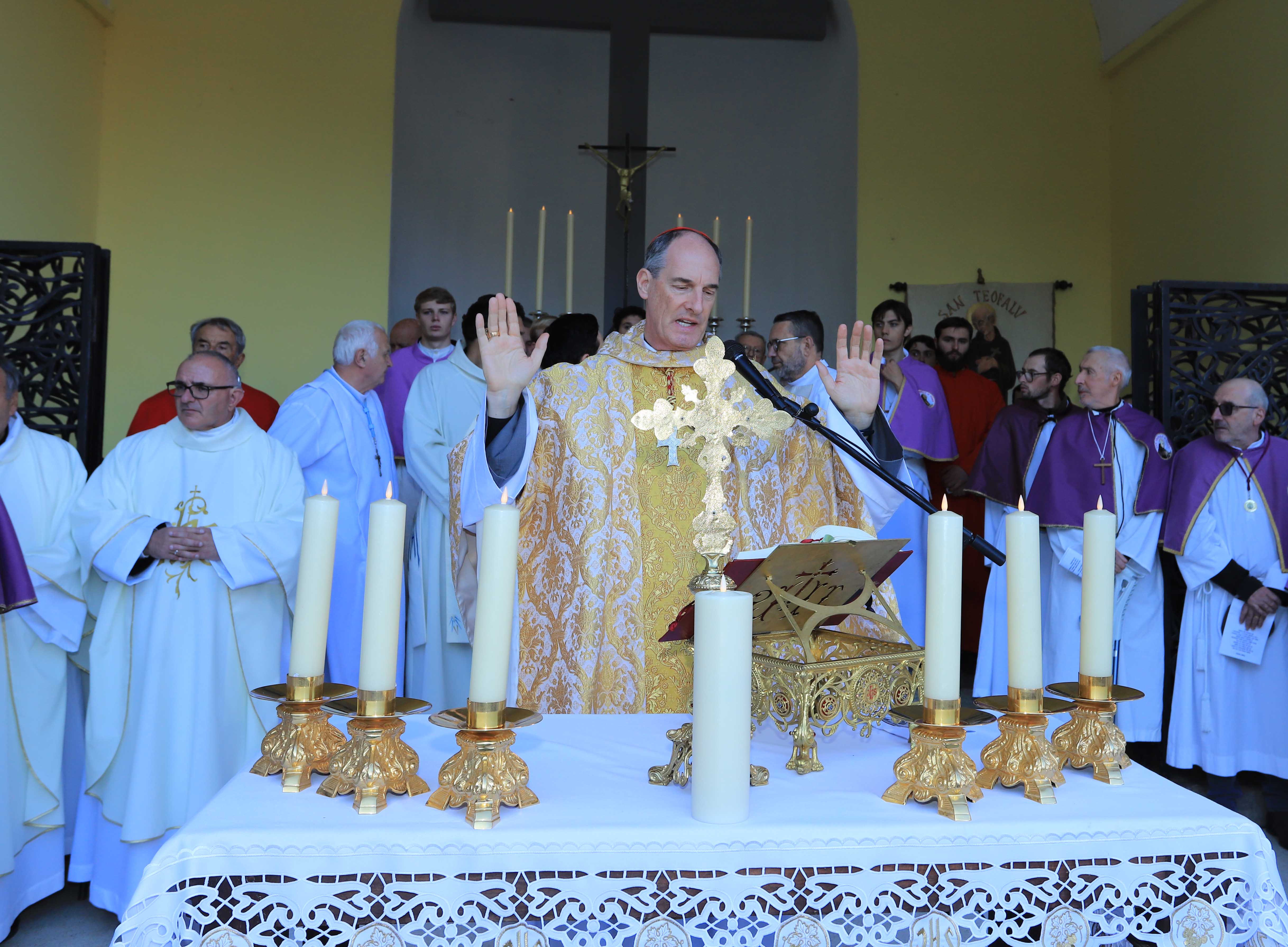 Corte - La statue de San Teofalu inaugurée par le Cardinal Bustillo