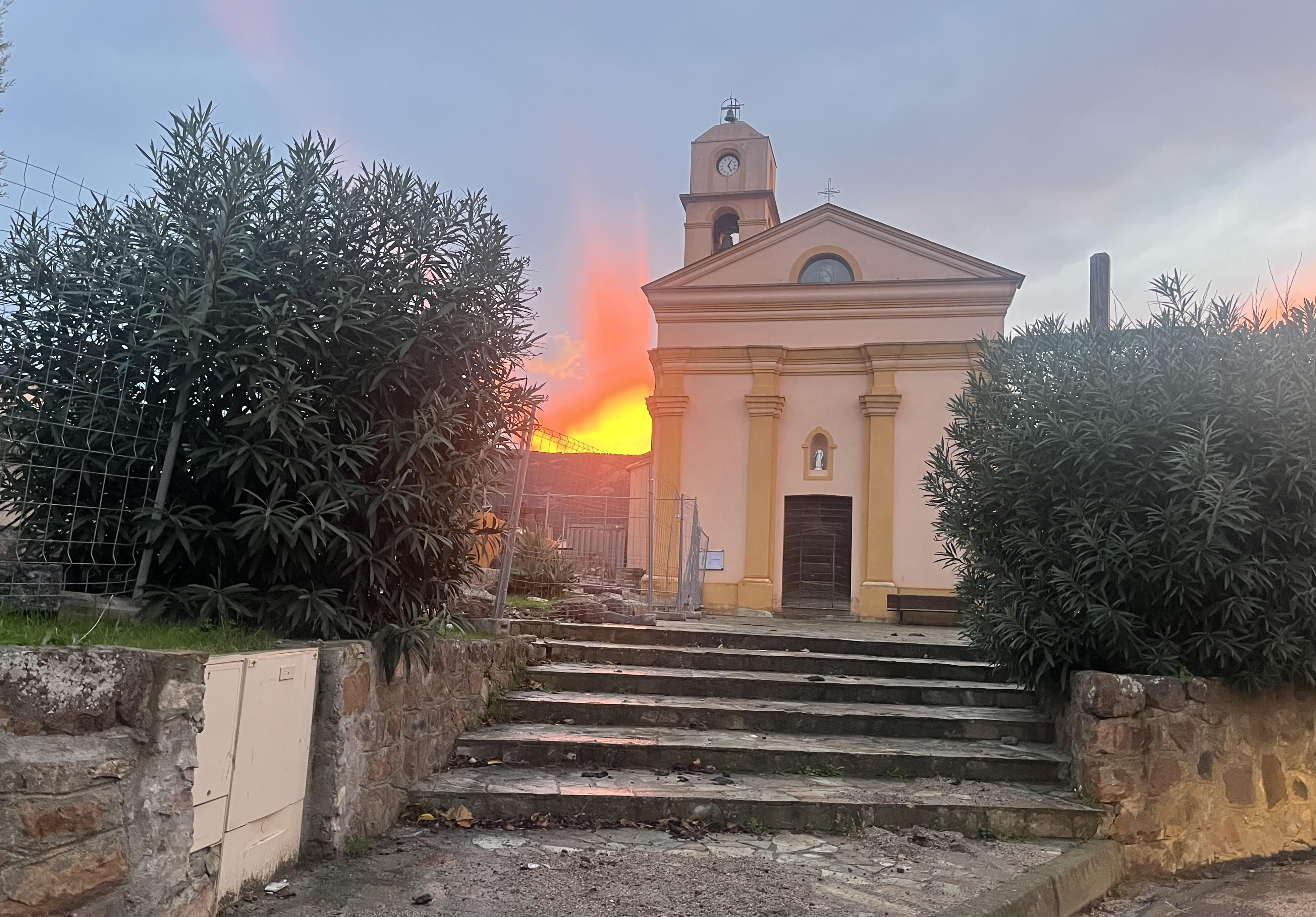 A màghjina - U celu in focu sopra à a ghjesgia di Galeria