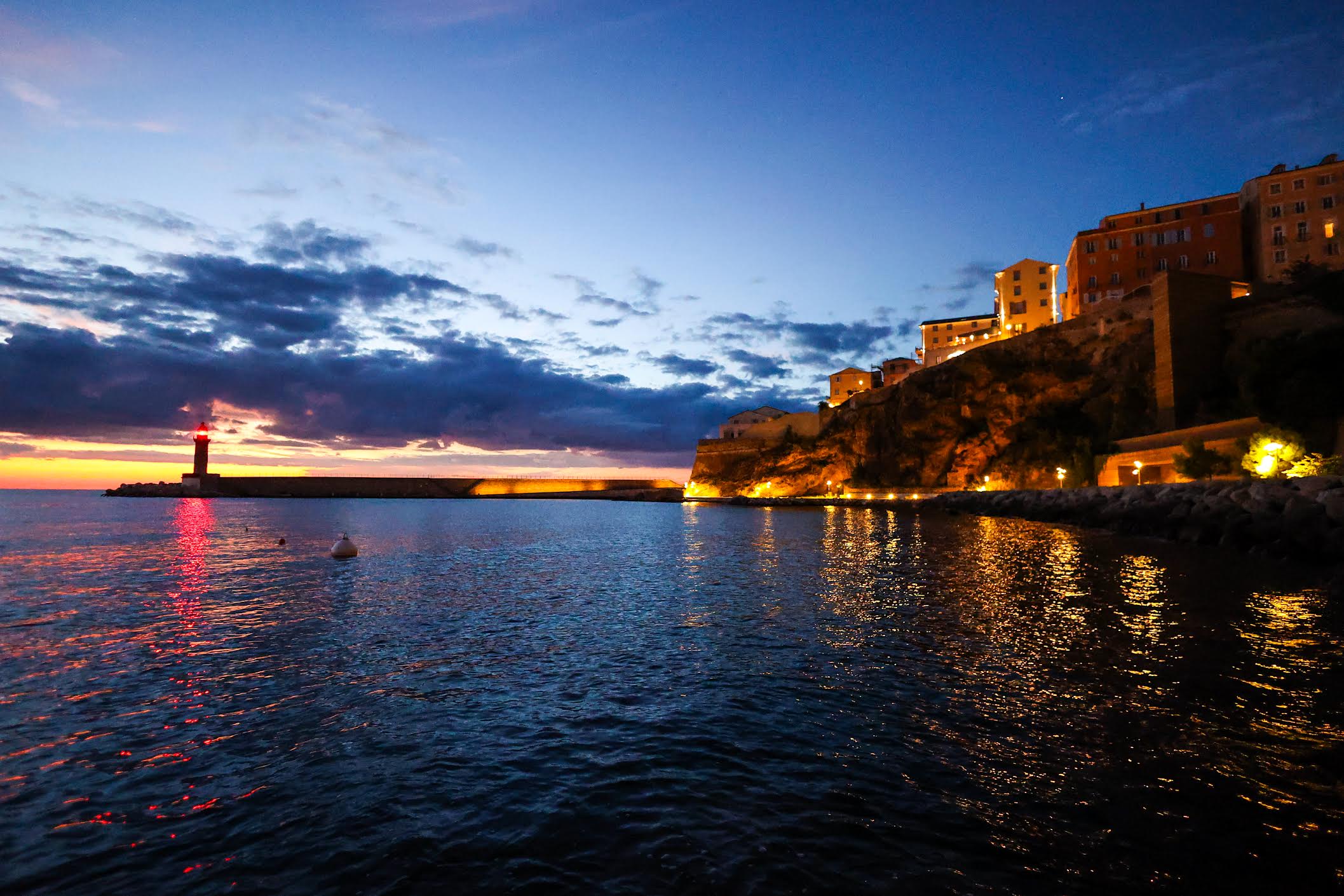 A màghjina - L’alba turchina nant’à u Vechju Portu di Bastia