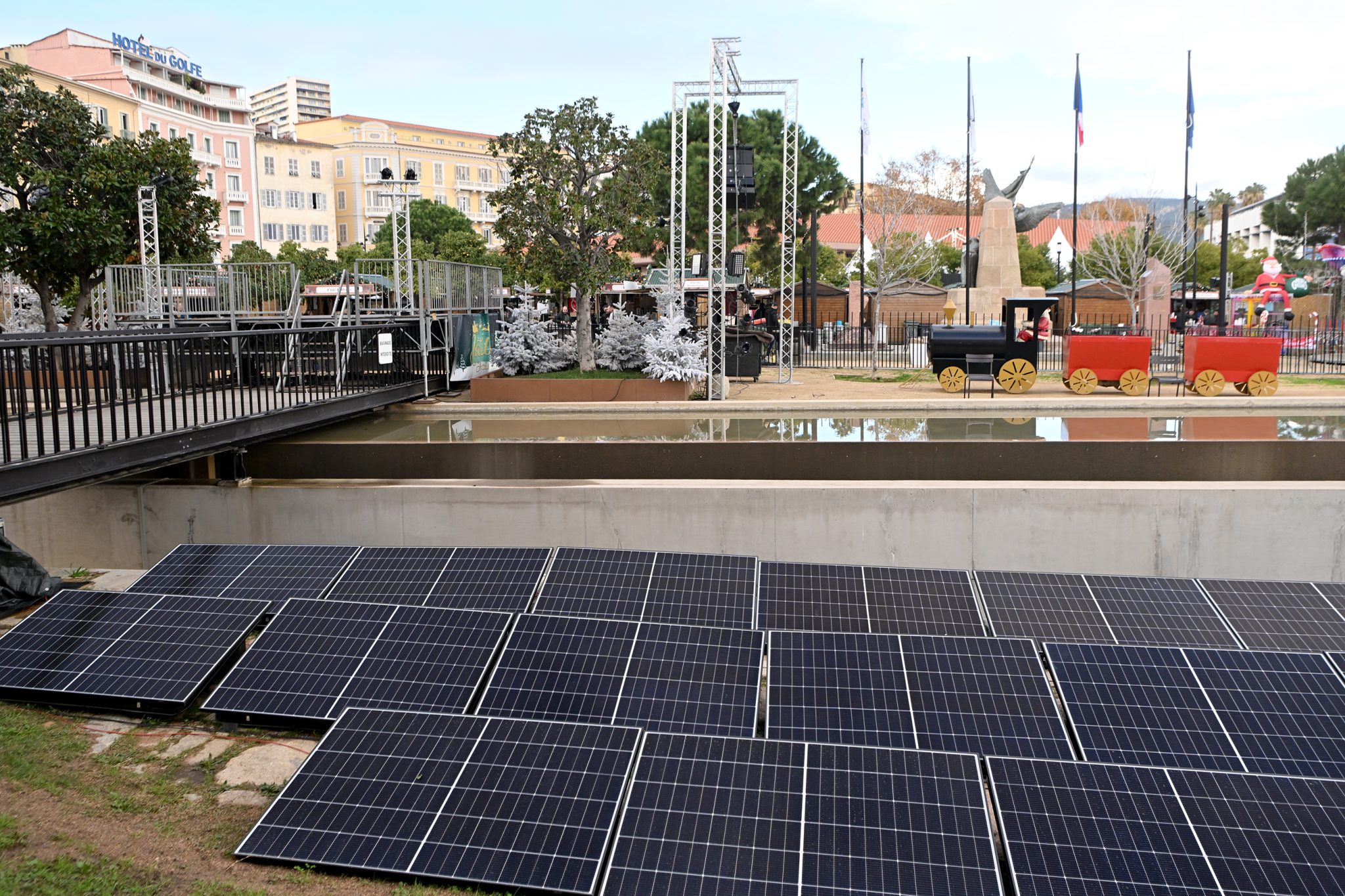 La société ATACC a installé 27 panneaux solaires et 3 batteries à forte capacité de stockage pour alimenter ses prestations sonores et visuelles. (photo Direction de la communication de la Ville d'Ajaccio)