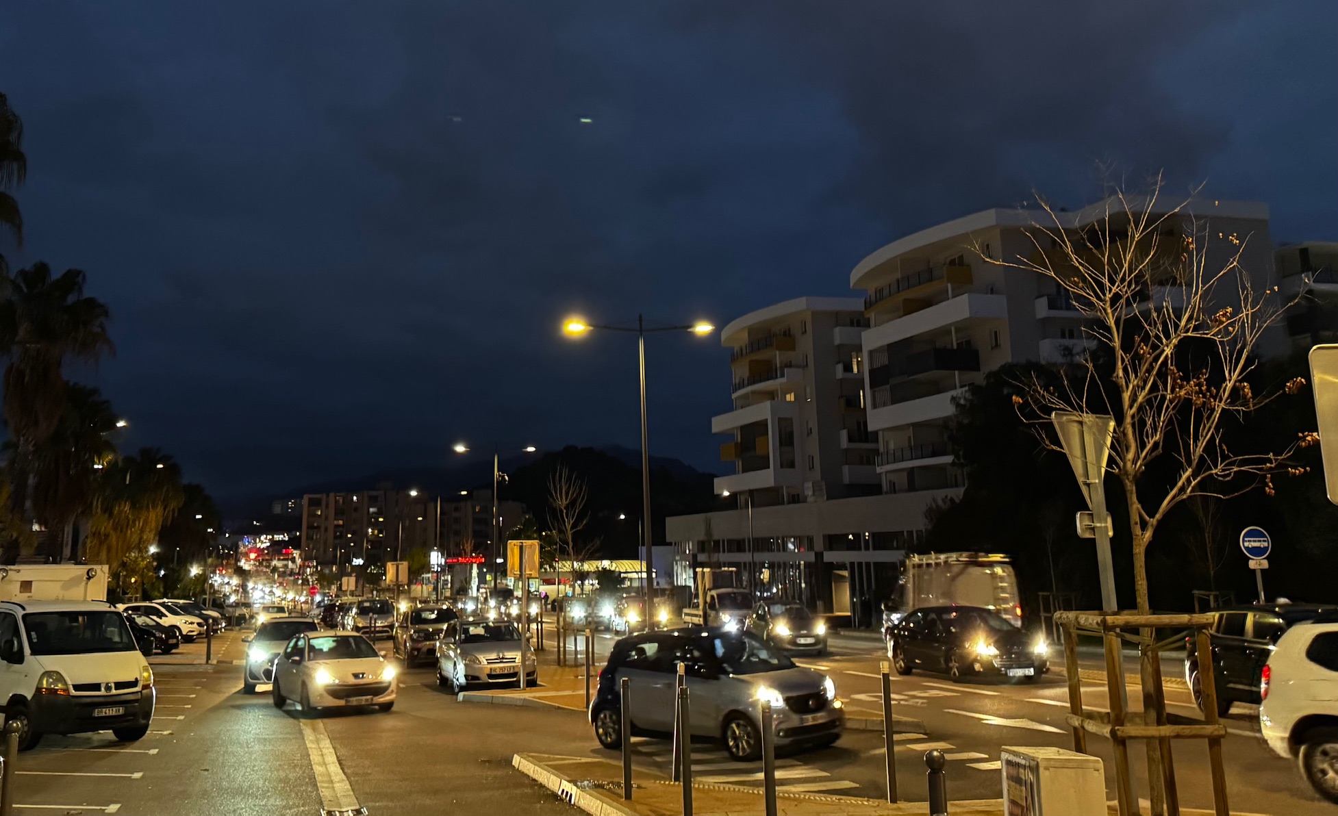 ​Incivisme : les contre-allées de la Rocade, nouveaux raccourcis des automobilistes ajacciens