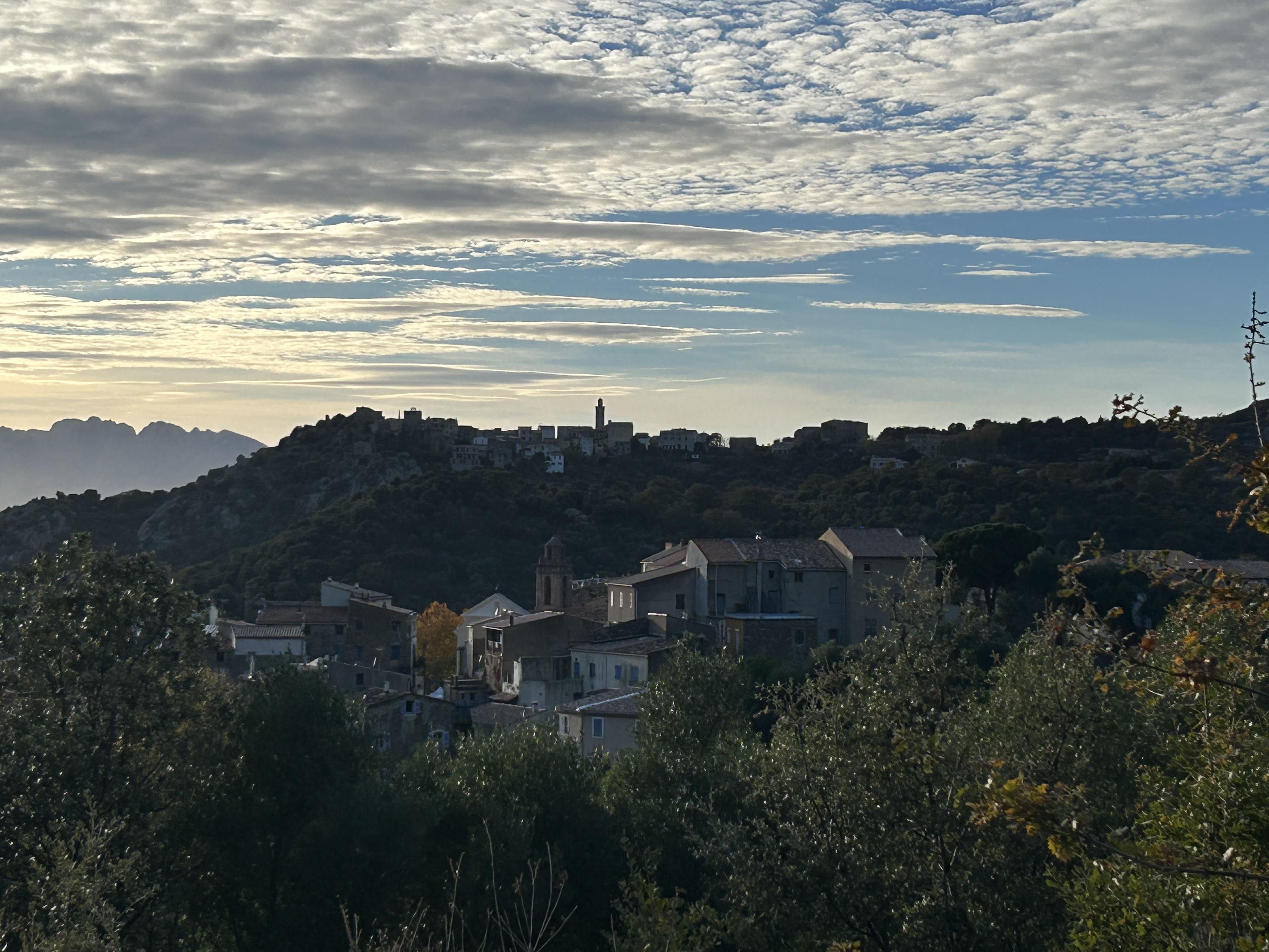 A màghjina - Montemaiò è Cassanu appiccicati à u celu