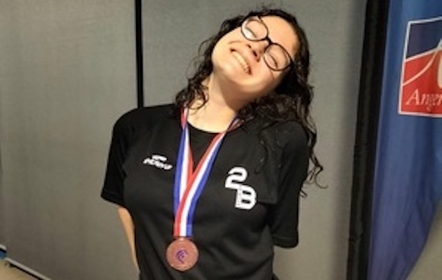 Pauline Lacroix, 15 ans, ramène une bell médaille de Bronze sur le 200 m dos.