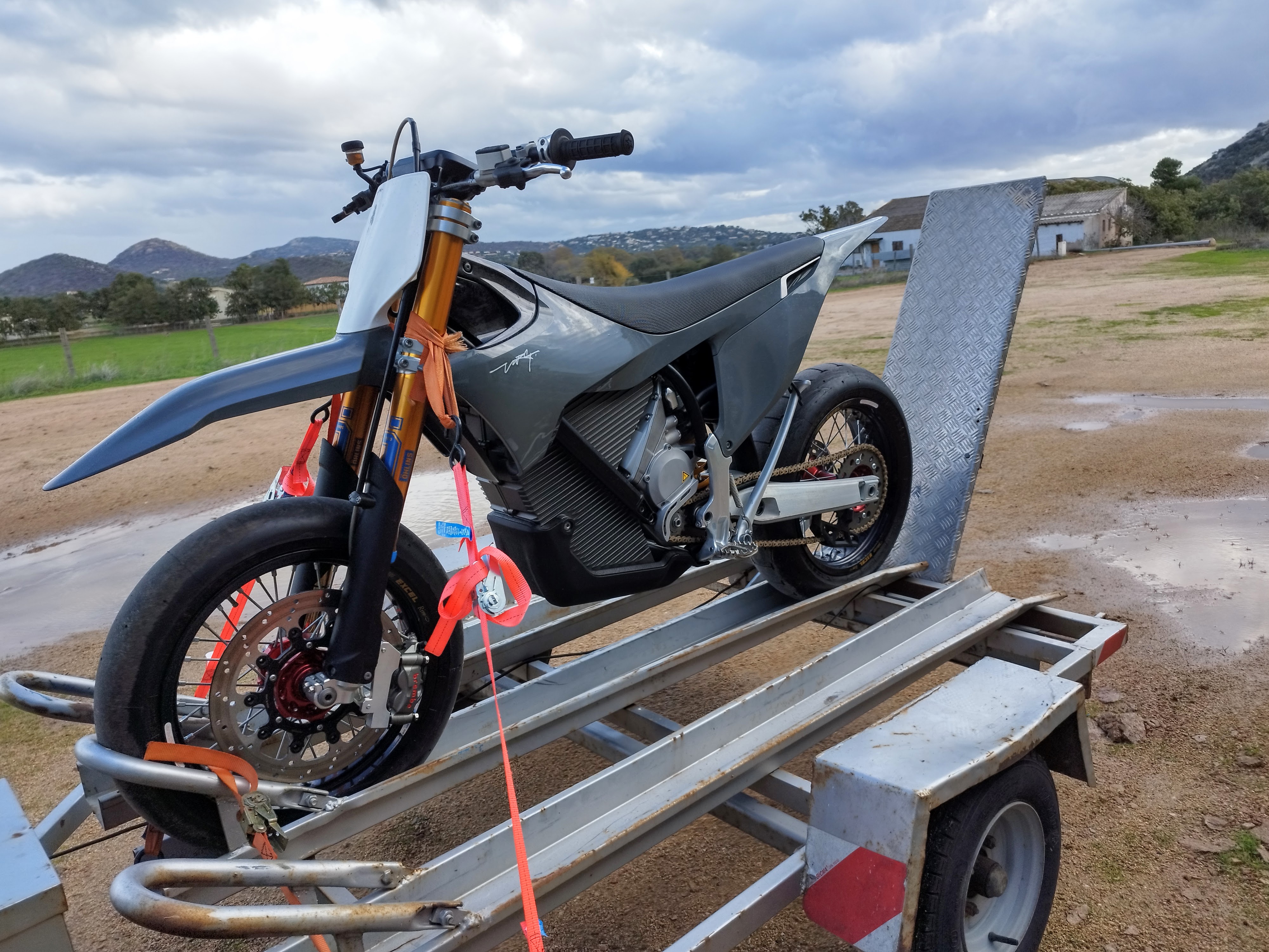 Une moto électrique de course appartenant à Don Jacques Balesi.
