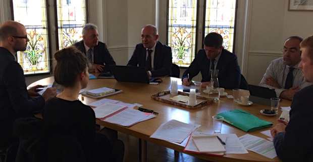 Réunion à la Mission opérationnelle transfrontalière (MOT) à Paris.