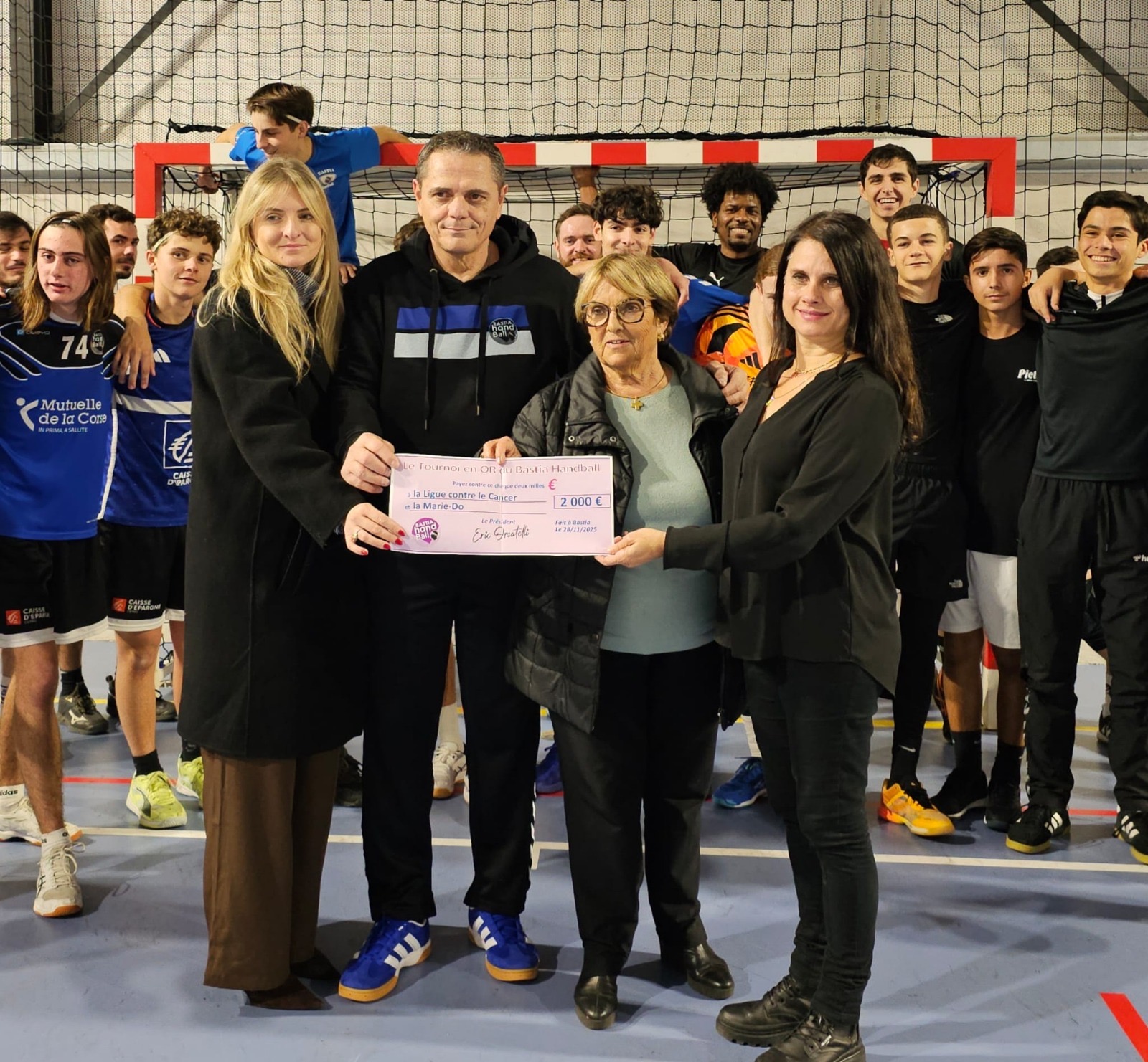 Éric Orsatelli t Maryline Demasi ont remis officiellement les fonds récoltés, partagés en la Ligue contre le cancer et la Marie-Do.