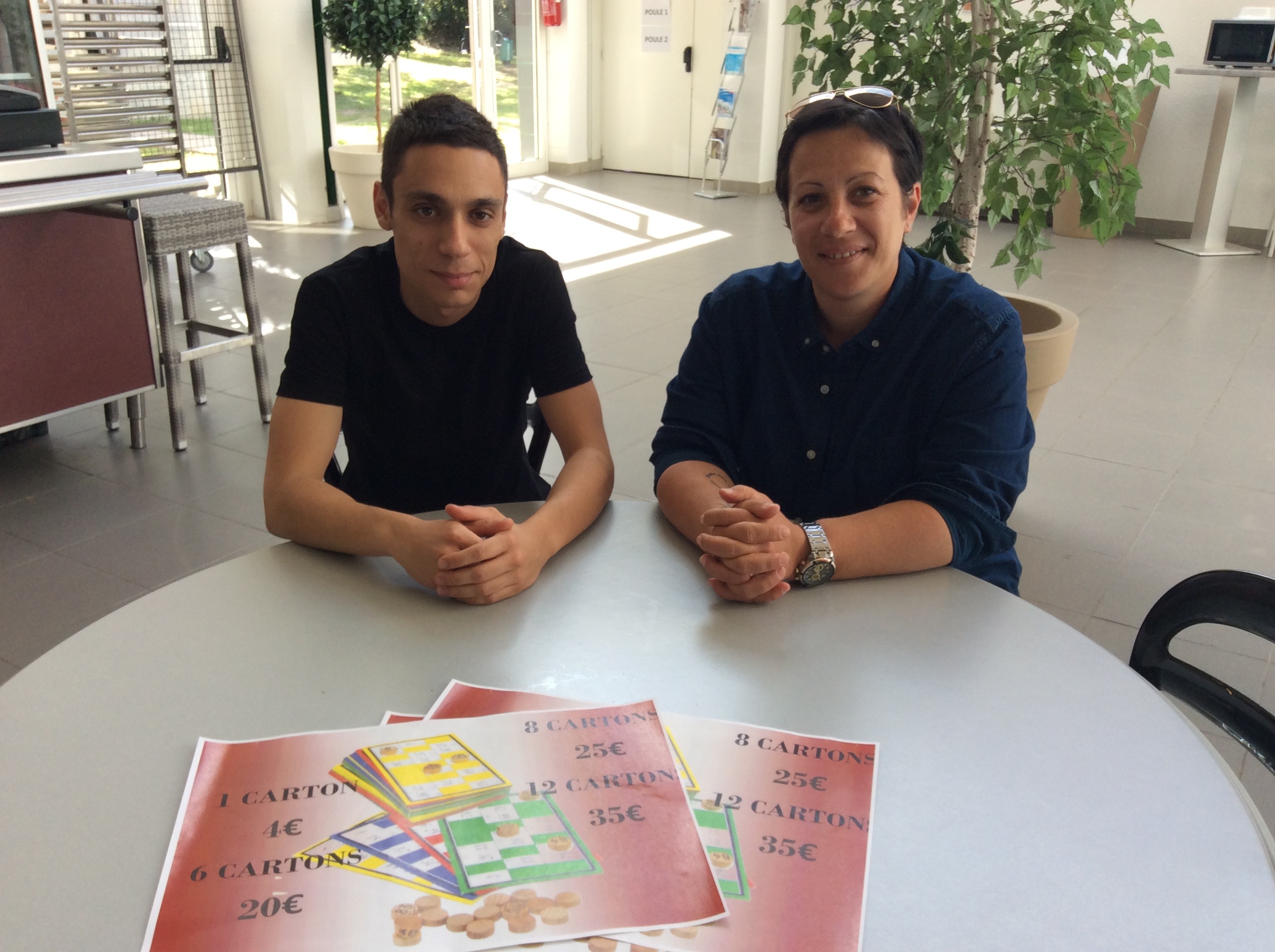 Théo Perrone, étudiant qui a mené la récolte de fonds et Anne Marie Orticoni, Vice-Présidente d'INSEME