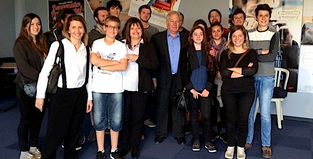 Pierre-Michel Simonpietri entouré par les étudiants en audiovisuel de l'université de Corte et de l'acteur du court-métrage