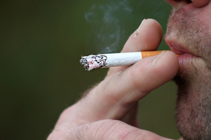 Tabac : la fin de l’exception corse fait tousser fumeurs et buralistes