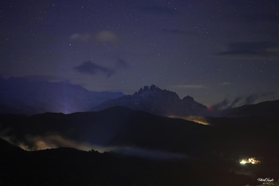 A màghjina -  Bavella innevata sott’à e stelle