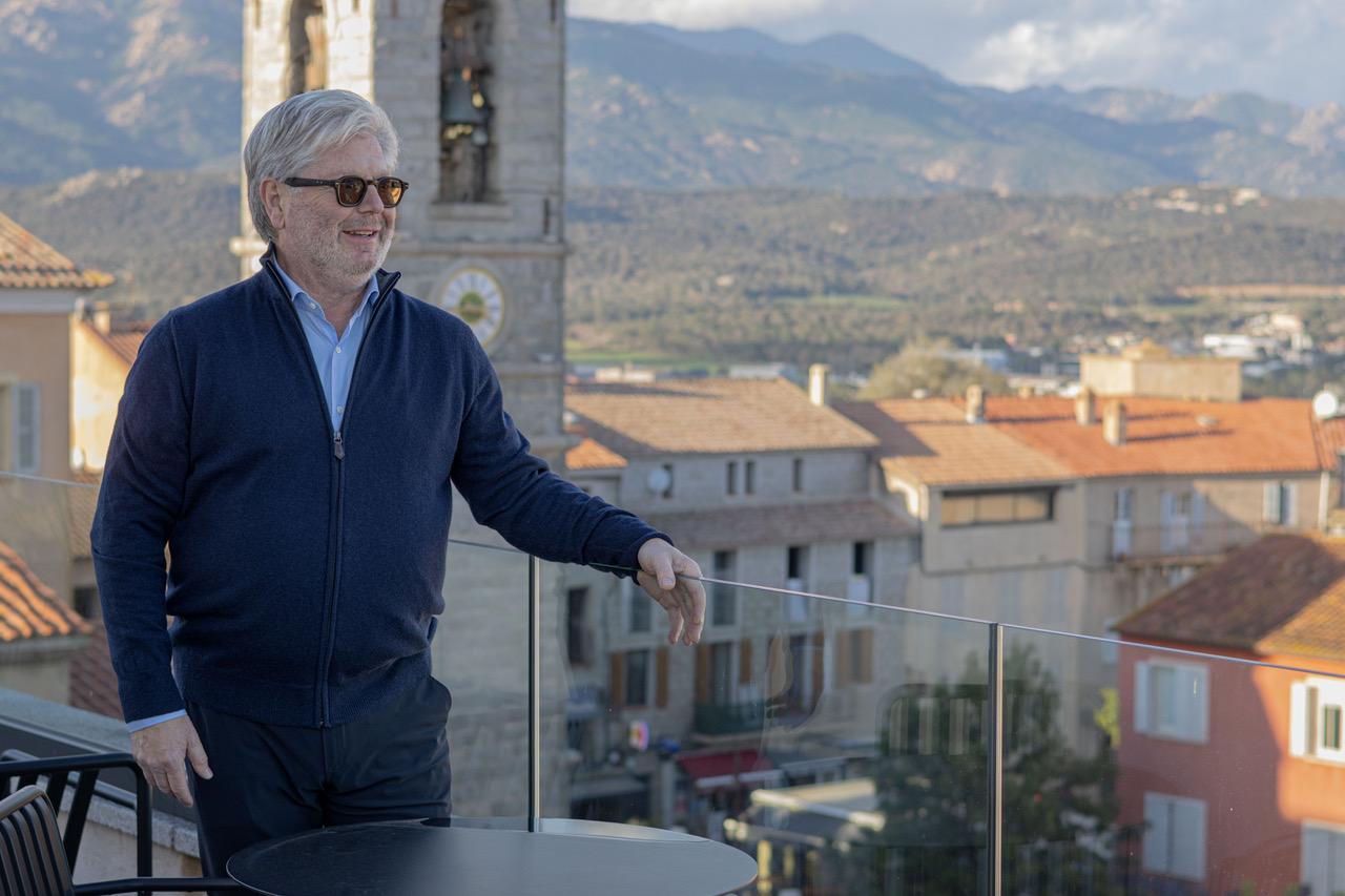 Georges Mela a été maire de Porto-Vecchio pendant quinze ans. Battu en 2020 par Jean-Christophe Angelini, il repart en campagne.