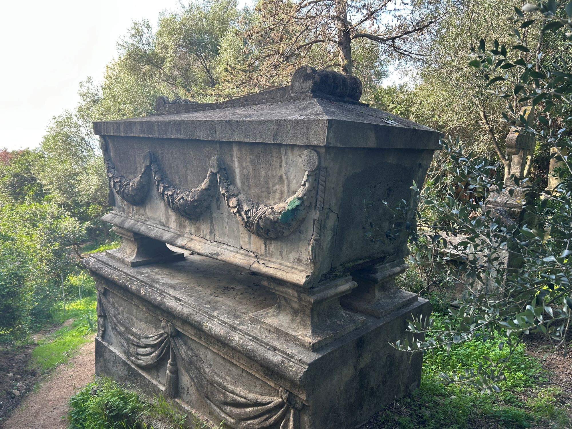 Ajaccio : Une association au chevet des 150 chapelles et sépultures de la route des Sanguinaires