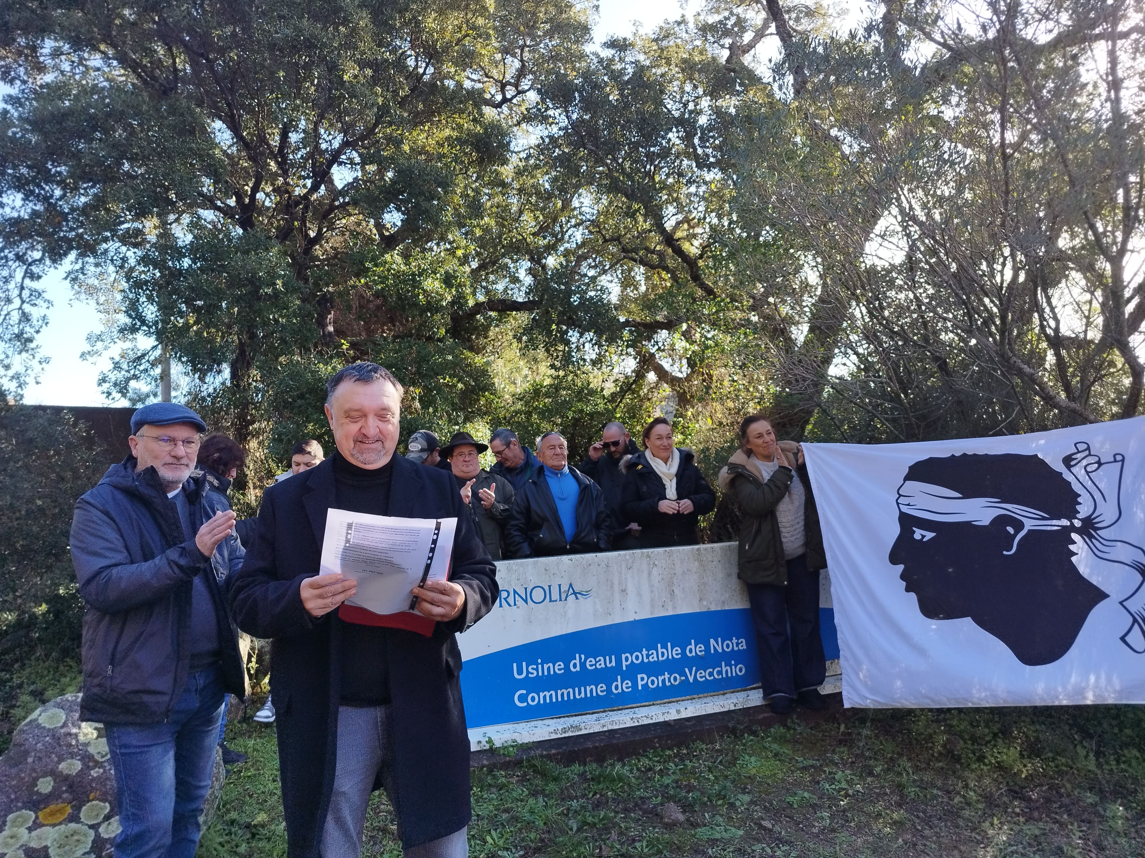Olivier Sauli (au premier plan) énonce ses propositions pour améliorer la vie dans les hameaux à Portivechju.