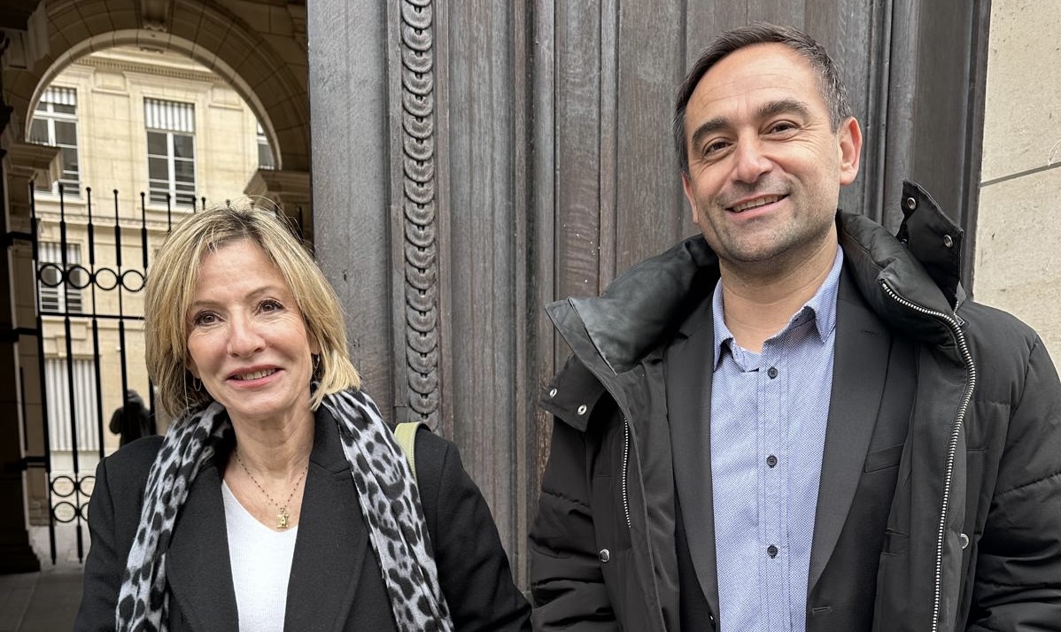 Le président de la Chambre d’agriculture de Corse, Jean-Baptiste Arena, et la directrice, Hélène Beretti, devant le ministère de l'agriculture pour une rencontre avec la ministre Annie Genevard.