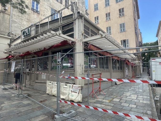 L'ancien Café Riche le premier jour des travaux (Photo L.S)