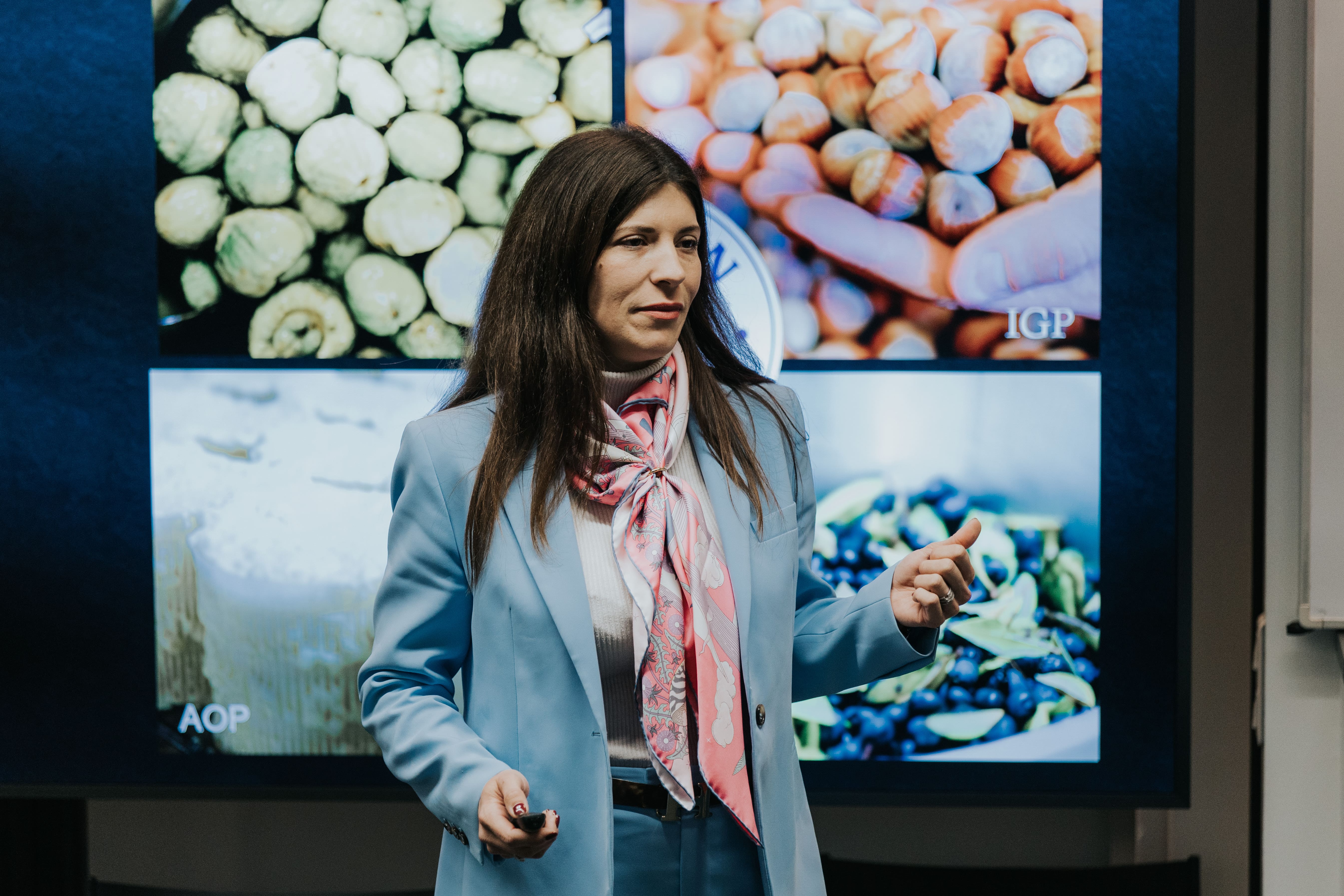Saveria Salge lors de la soutenance à Paris