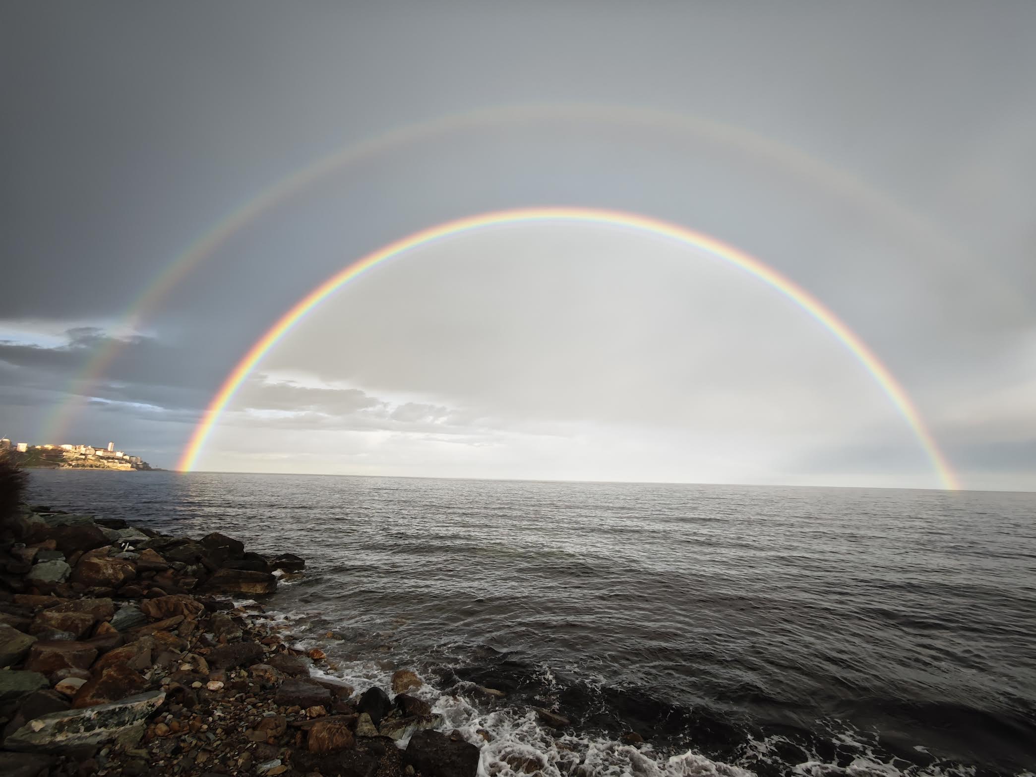 Récent et impresionnant arc-en-ciel sur Bastia (Celine Gambert-Urier)