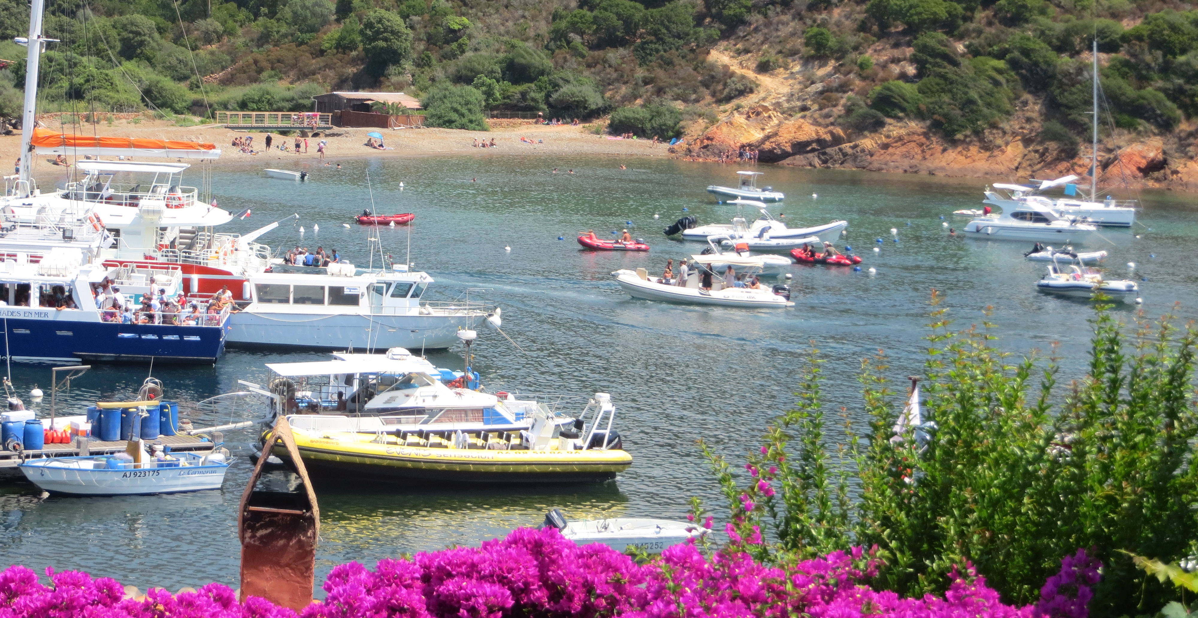 Golfe de Girolata en haute-saison.