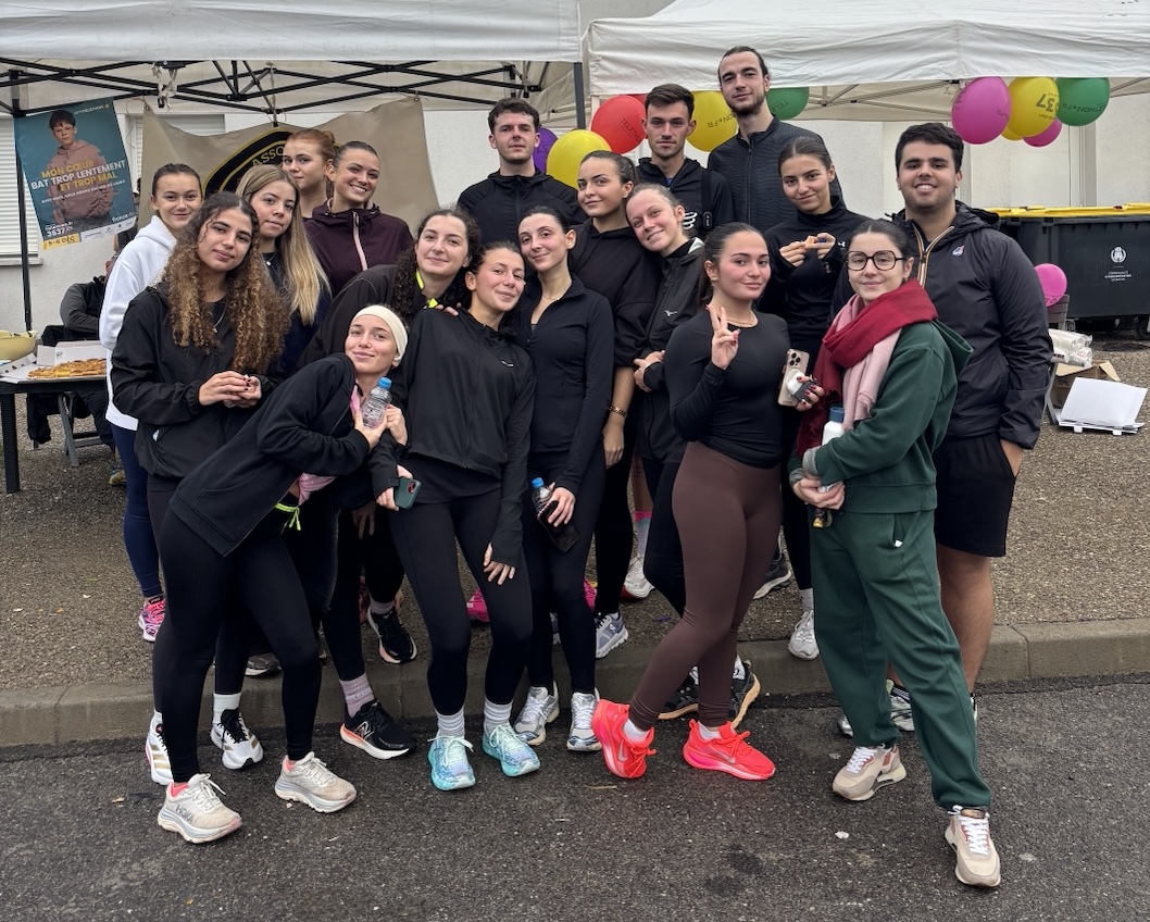 Les membres de l'association lors d'un événement pour le Téléthon (Photo : ASMC)