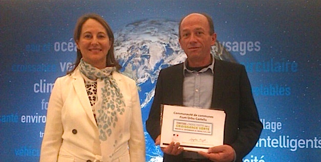 Louis Cesari vient de signer la convention "territoire à énergie positive pour la croissance verte en présence de Ségolène Royal.