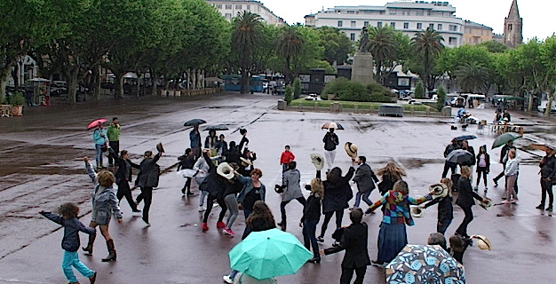 Flash Mob sous l’orage à Bastia pour l'ouverture de Plateforme Danse