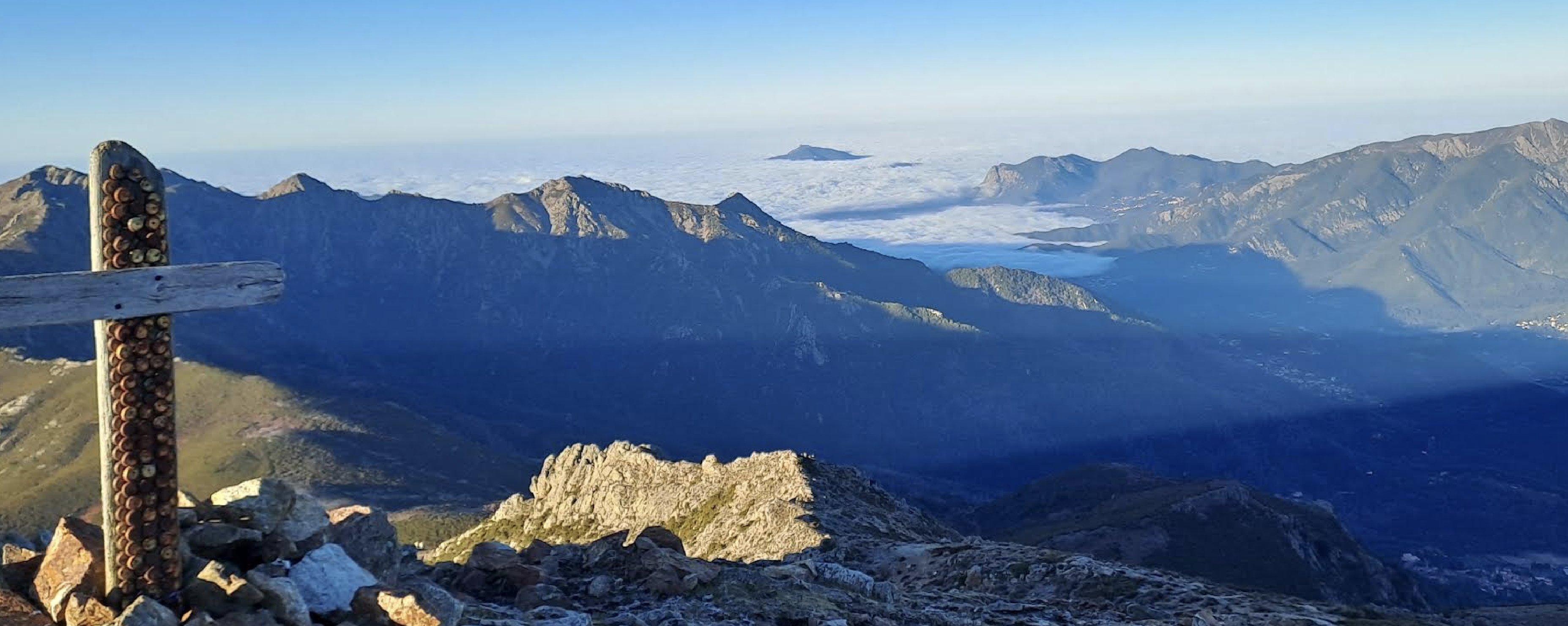 A màghjina - Aiacciu sott’à u mare di nivuli