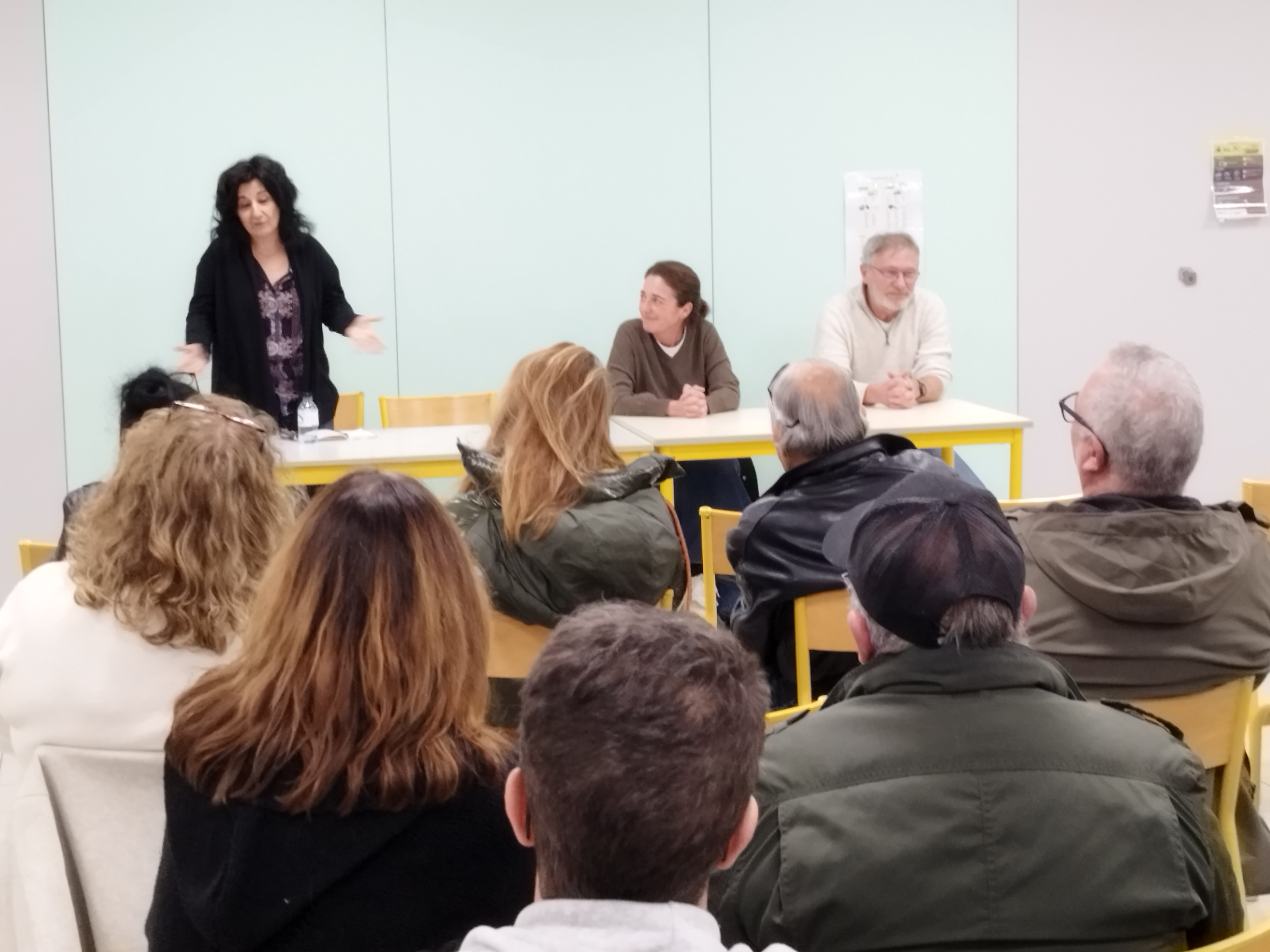 Marie-Pierre Valli, Vannina Chiarelli-Luzi et Daniel Sorba ont exposé leur projet aux habitants de Murateddu, mercredi soir.