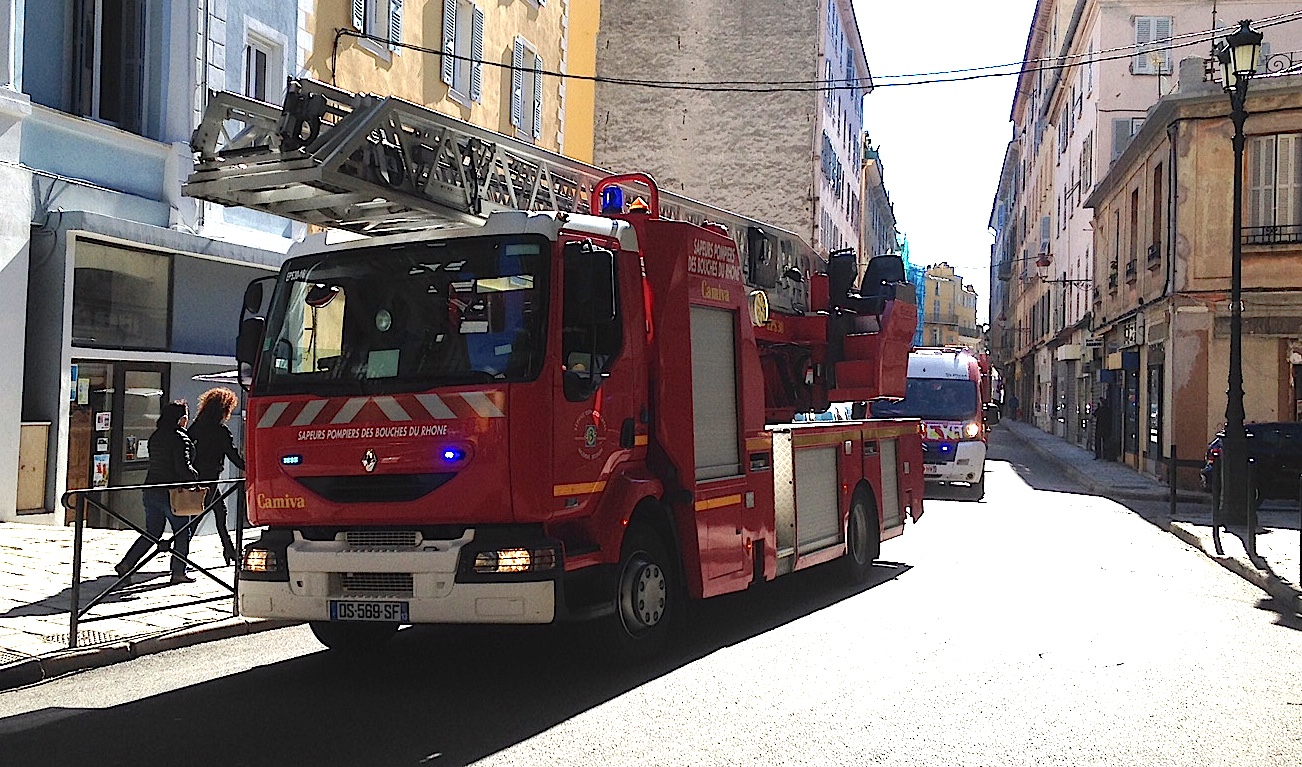 Les pompiers dans la rue lors d'une récente manifestation