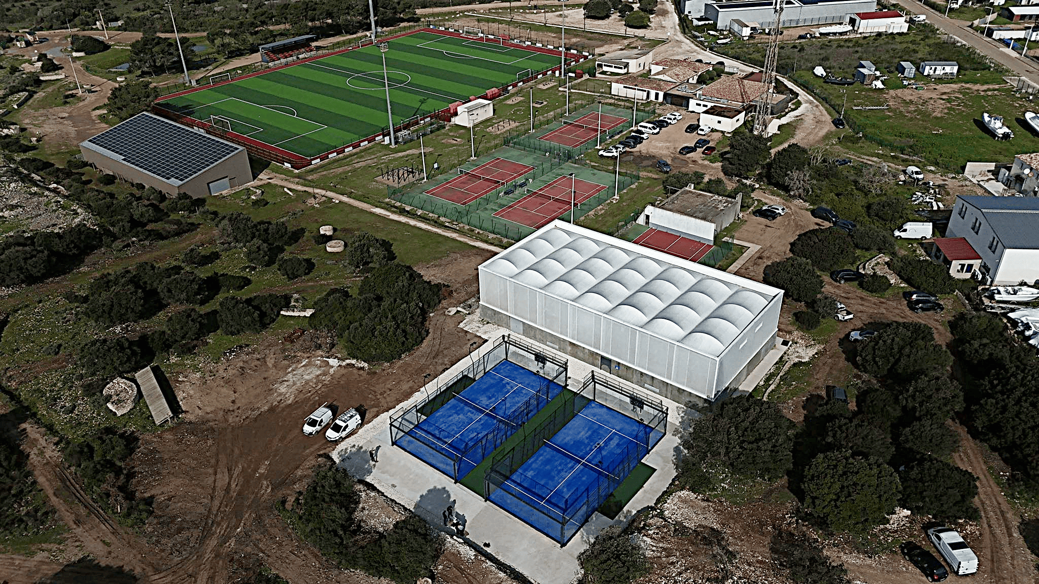 Les deux nouveaux terrains de padel viennent enrichir les installations sportives conséquentes de la zone de Musella. PHOTO MAIRIE DE BONIFACIO