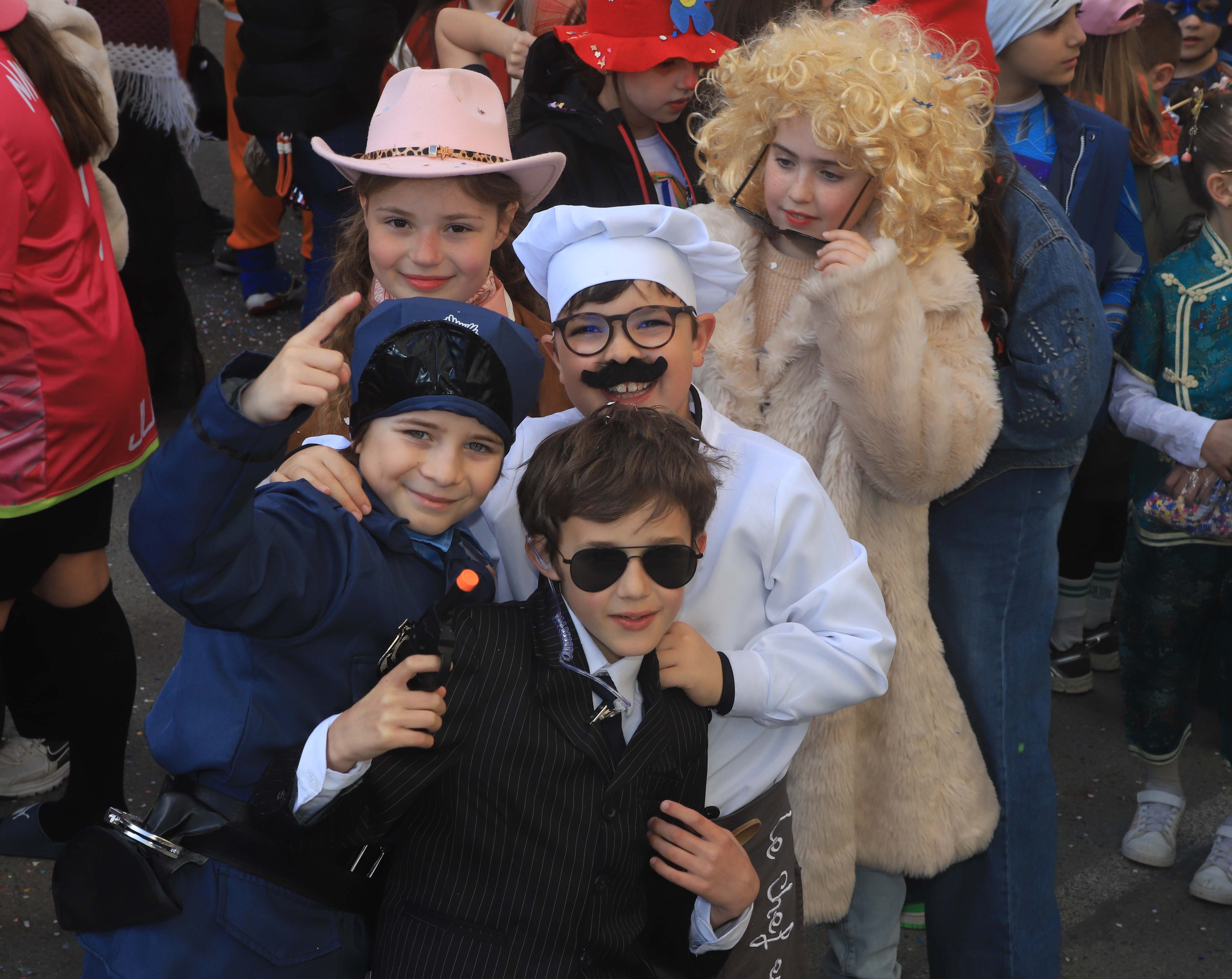 Corte : La parade carnavalesque des écoliers !