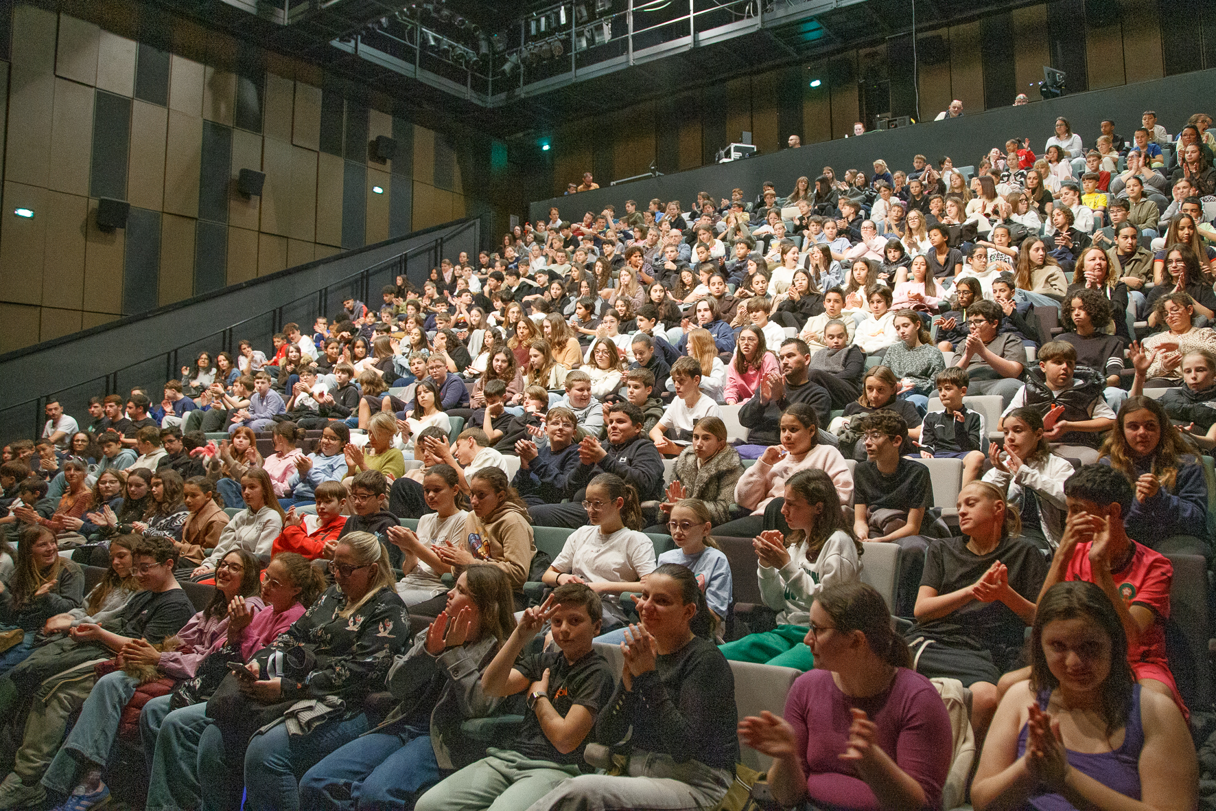 Nume & Rick : une pièce de théâtre pour aborder les dangers du numérique