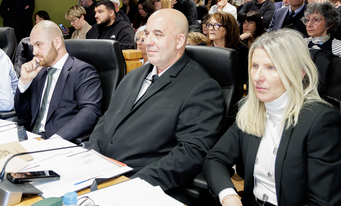Les 3 élus de "Populu di Bastia. Michel Bruschini est au centre (Photo Gérard Baldocchi)