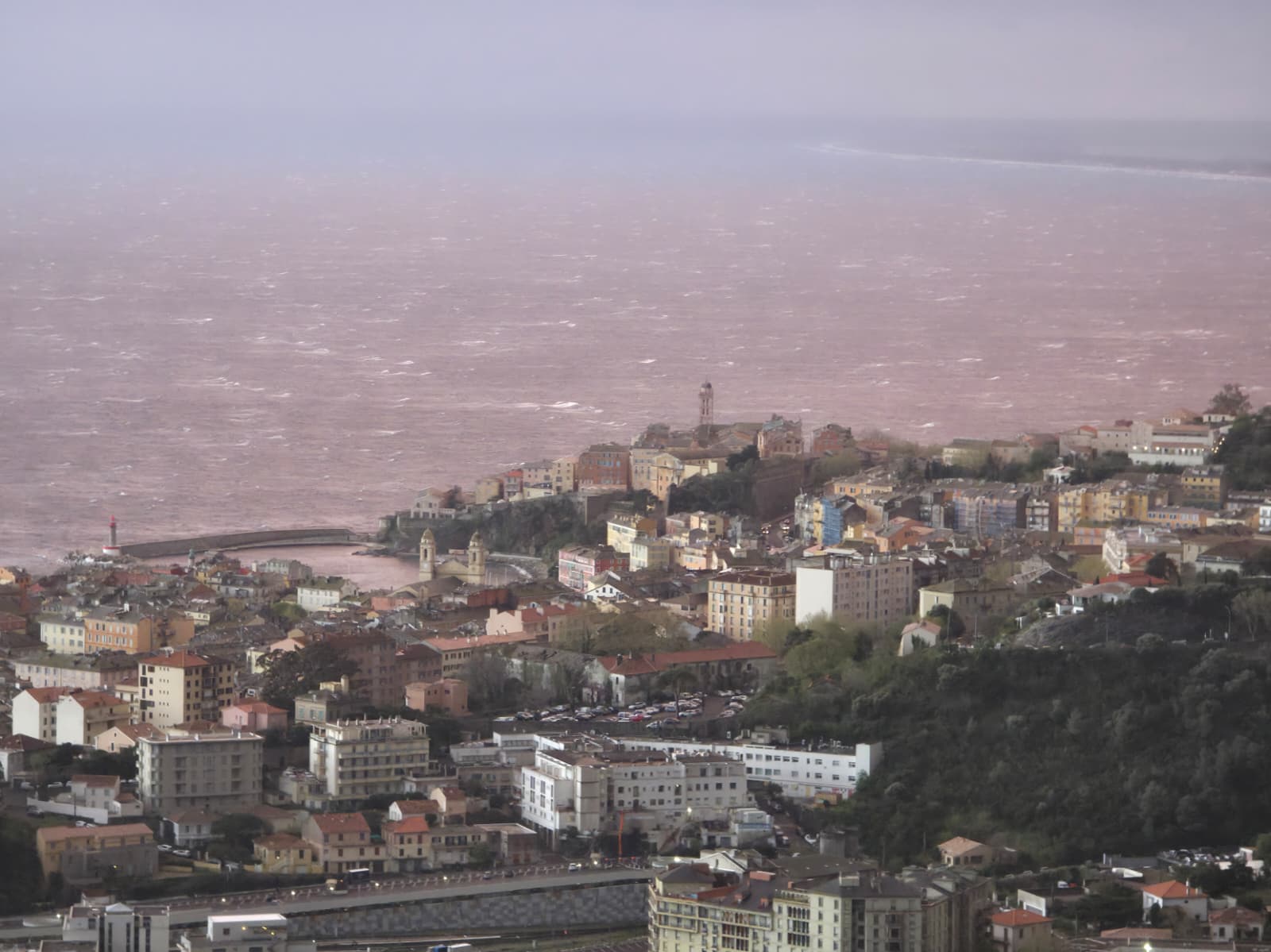 Temps agité sur Bastia (Gérard Baldocchi)