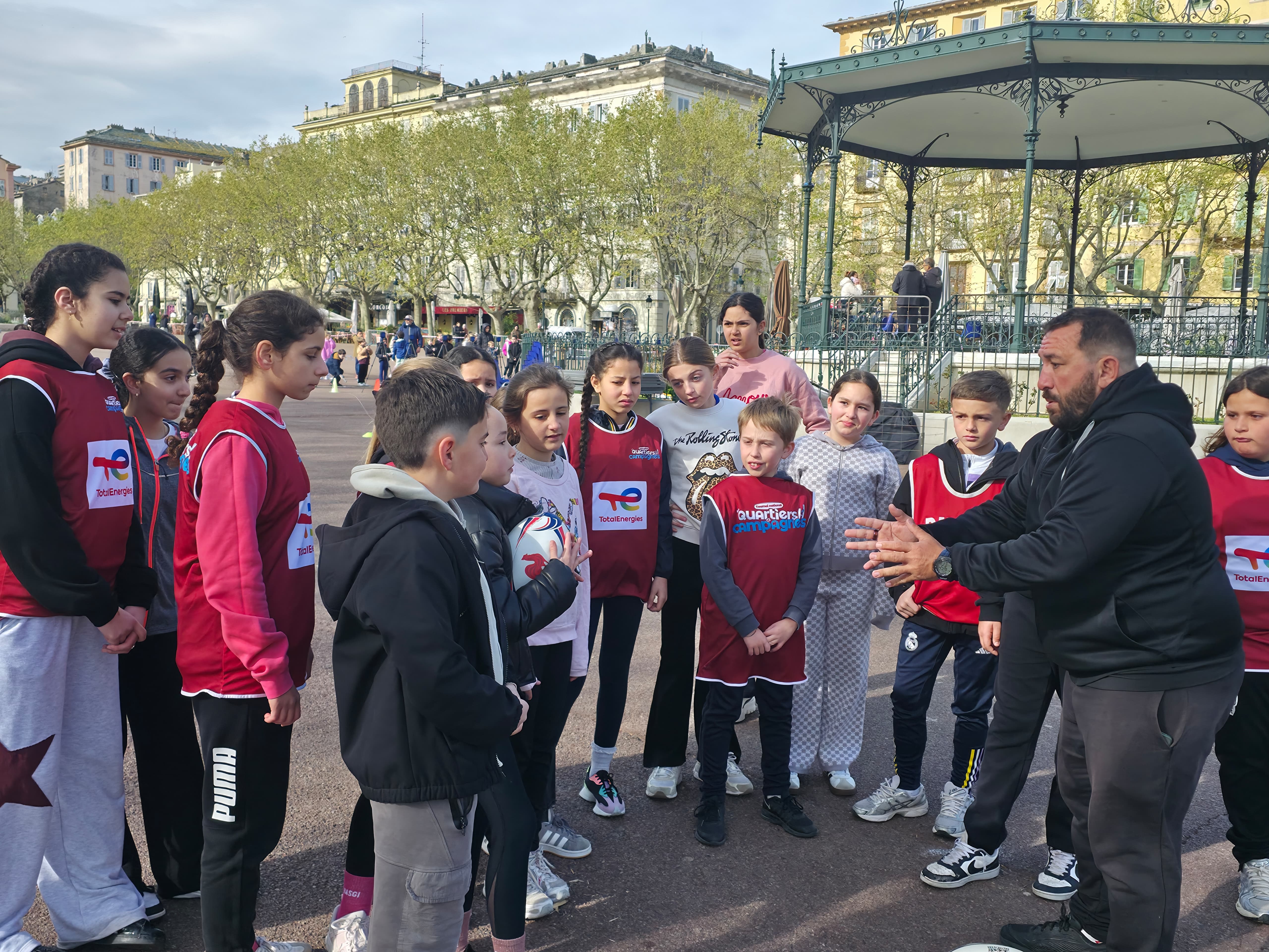 À Bastia, les élèves invités à découvrir de nouveaux sports sur la place Saint-Nicolas