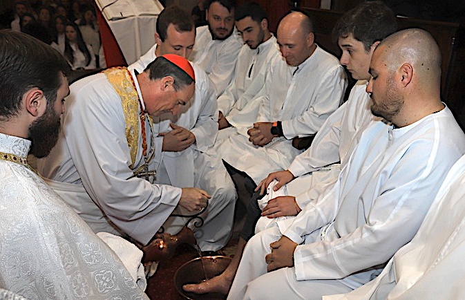 Le cardinal Bustillo a procédé au lavement des pieds ((Photo Studio Grazi Ritratti)