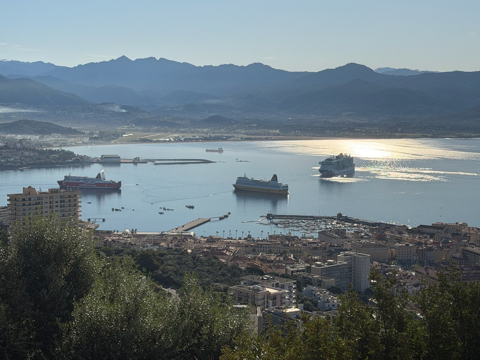 Le port d'Ajaccio est bloqué depuis ce mardi matin (Photo : Paule Santoni)