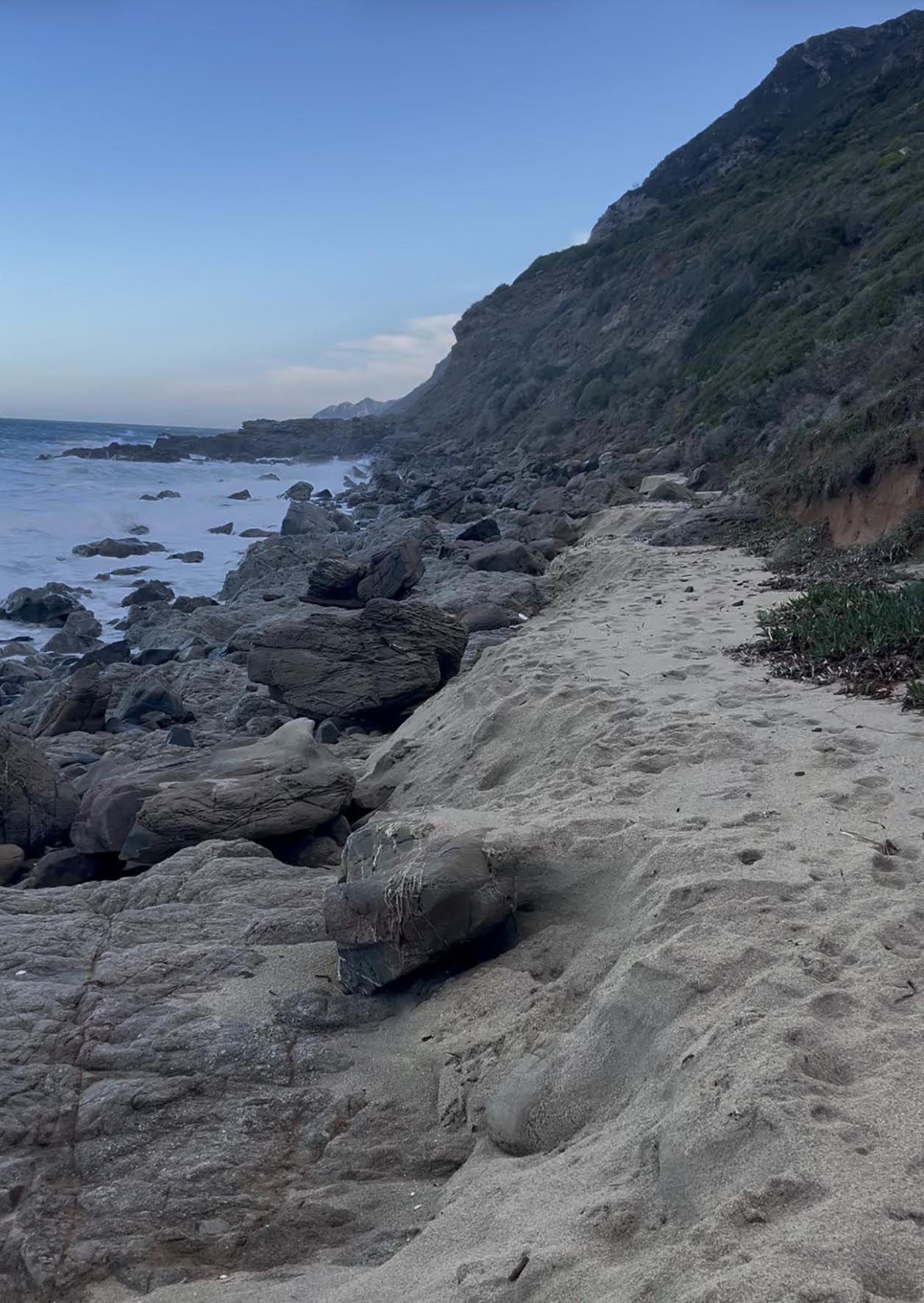 lage de lozari largement amputée par les coups de butoir des vagues méditerranéennes d hiver (Pierre Leoni)